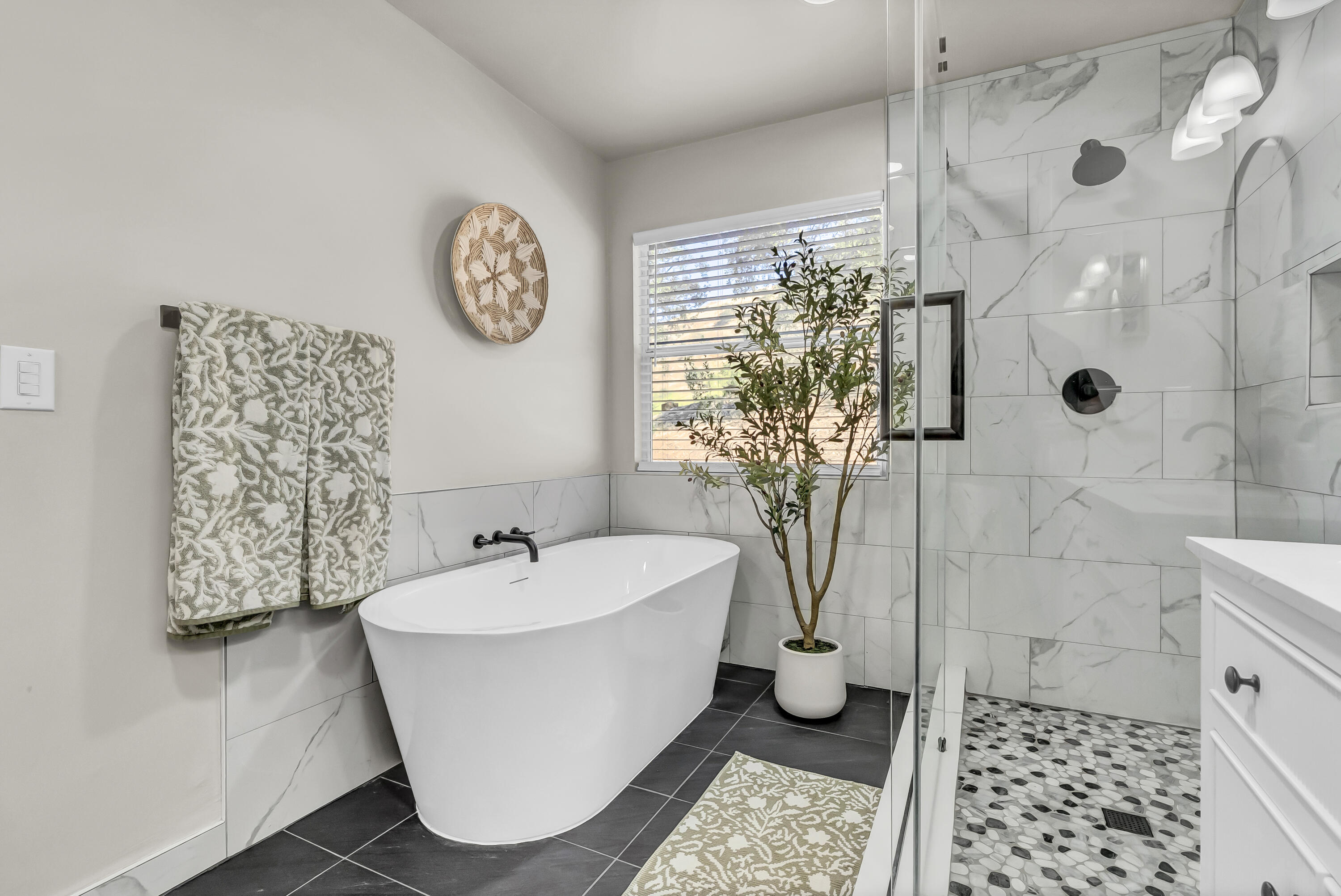 42076 Black Oak Dr, Three Rivers, CA 93271