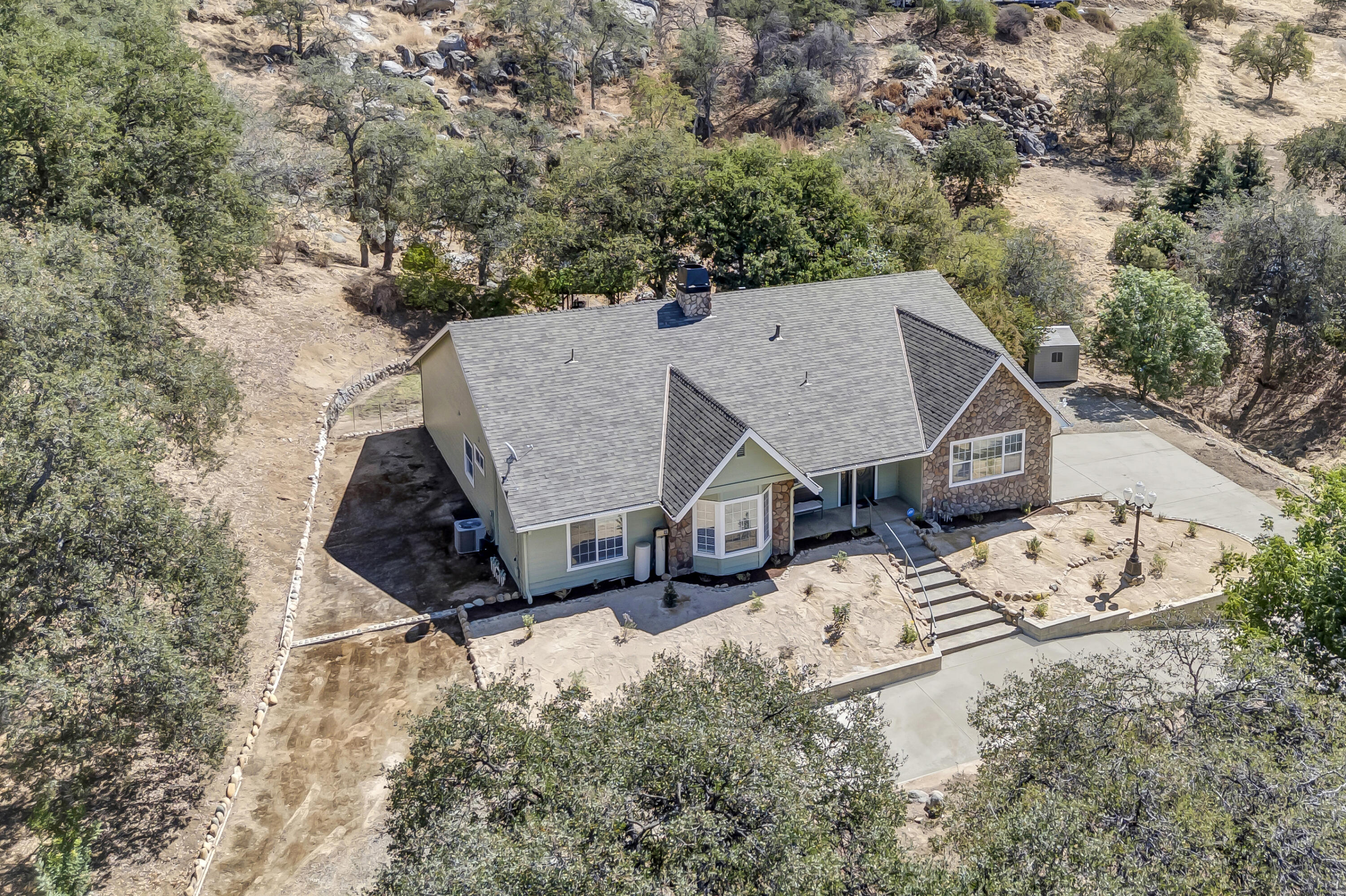 42076 Black Oak Dr, Three Rivers, CA 93271