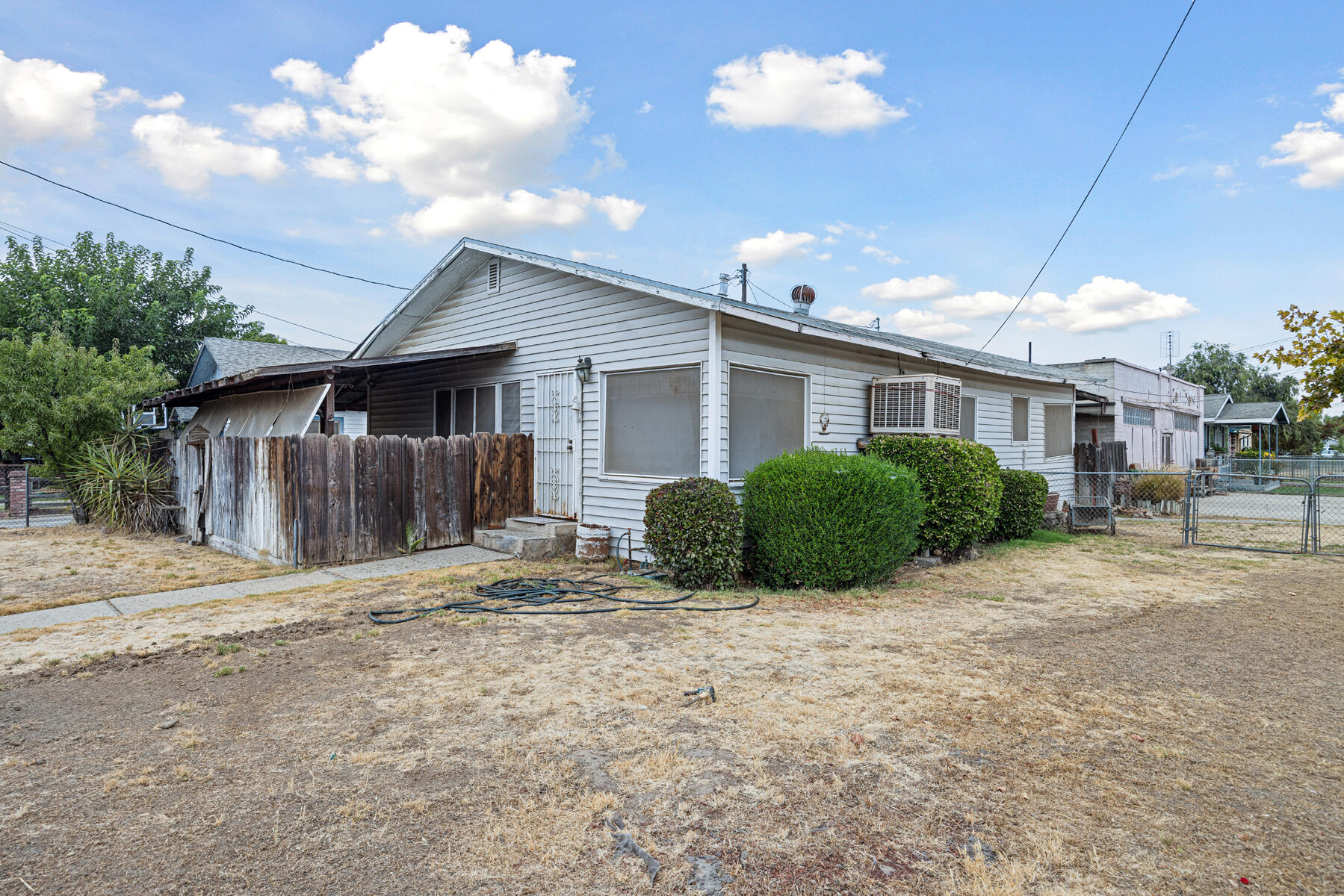 517 N Westwood Ave, Lindsay, CA 93247