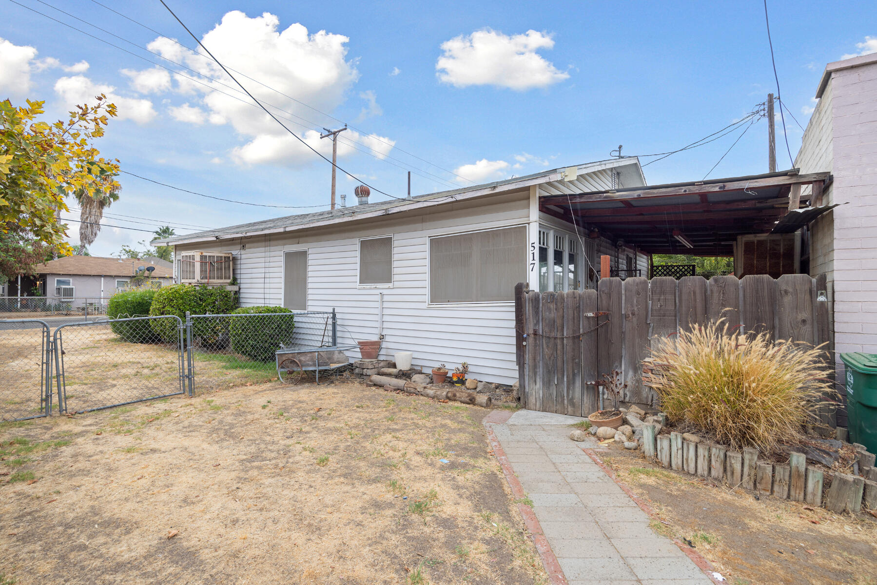 517 N Westwood Ave, Lindsay, CA 93247