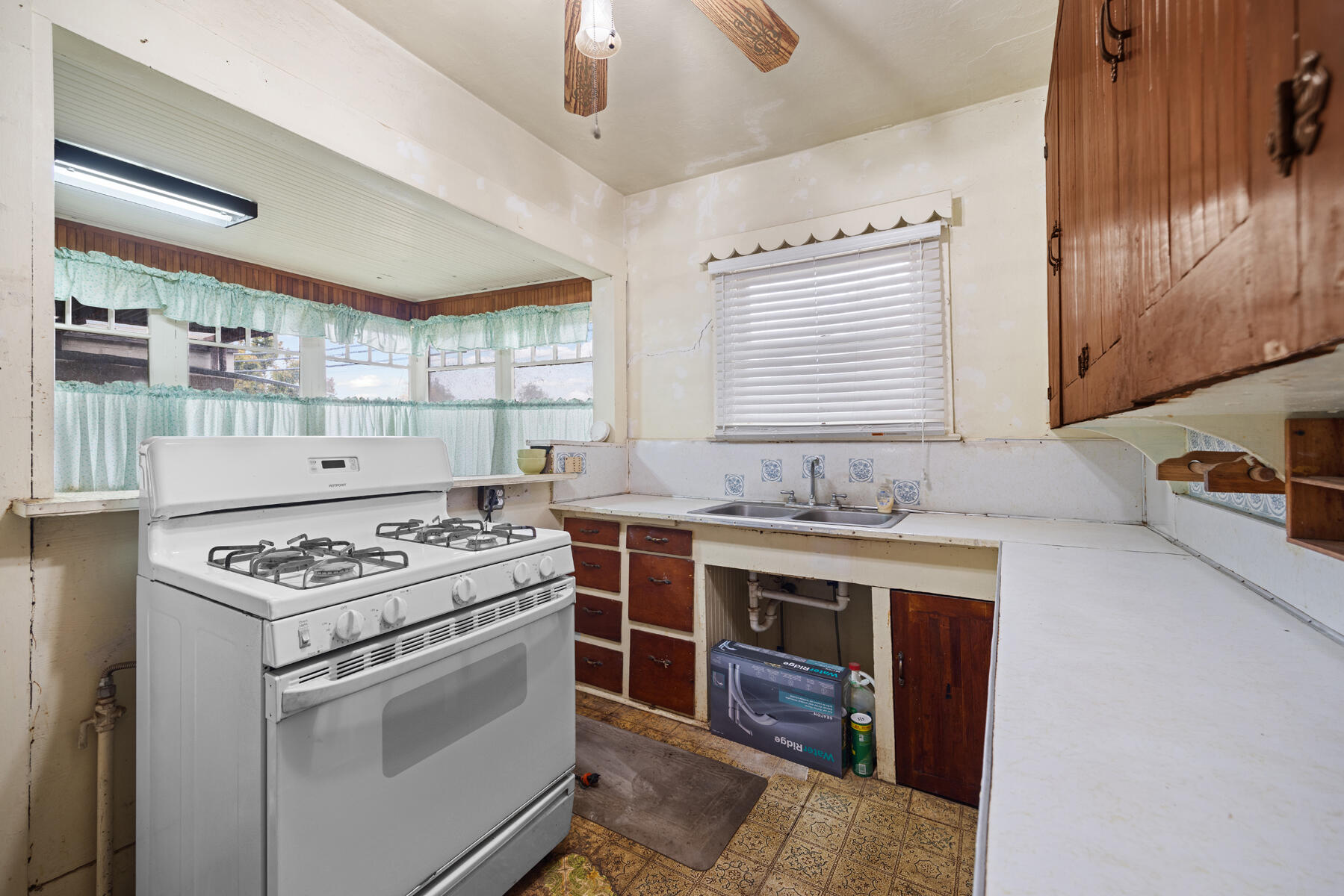 517 N Westwood Ave, Lindsay, CA 93247