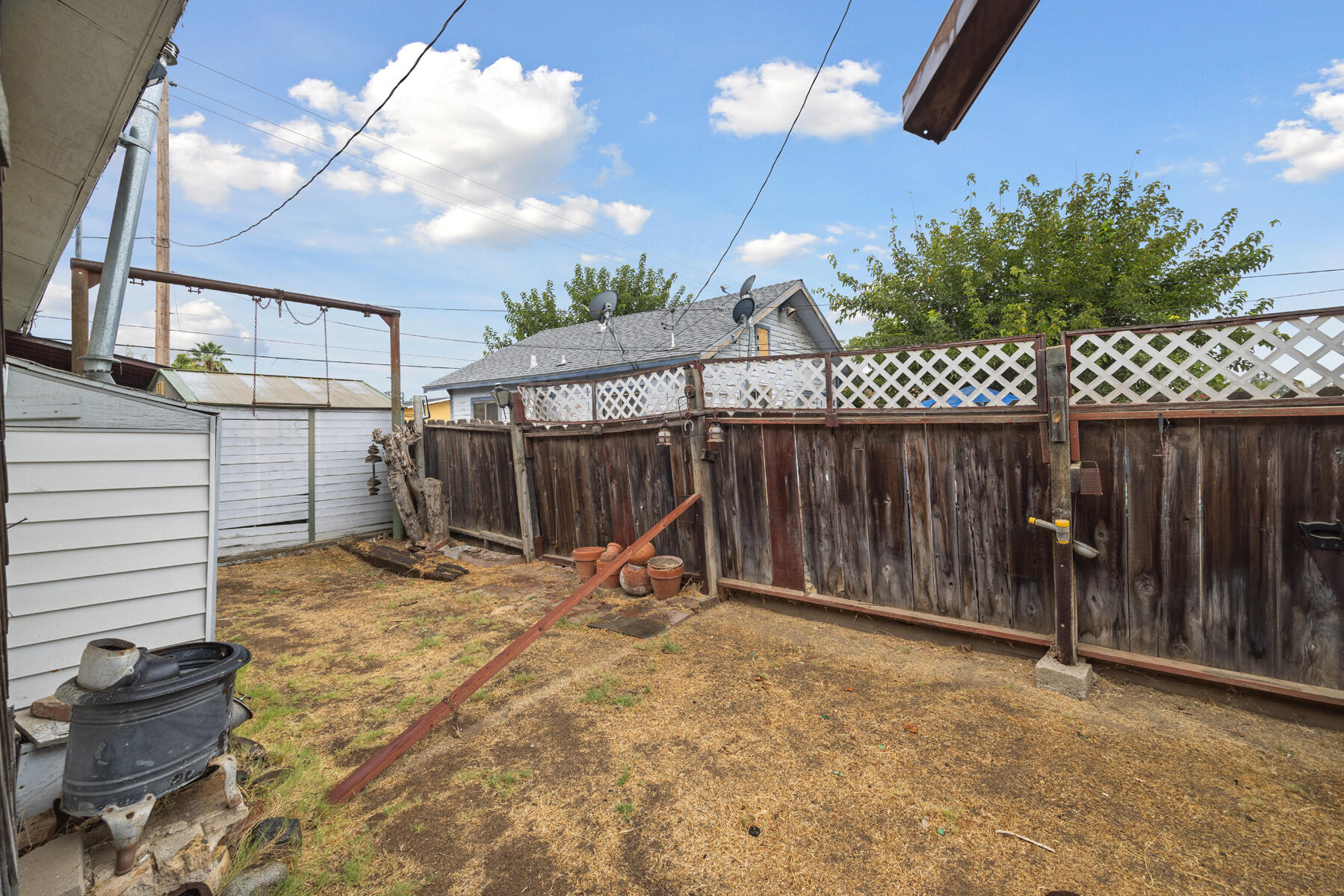 517 N Westwood Ave, Lindsay, CA 93247