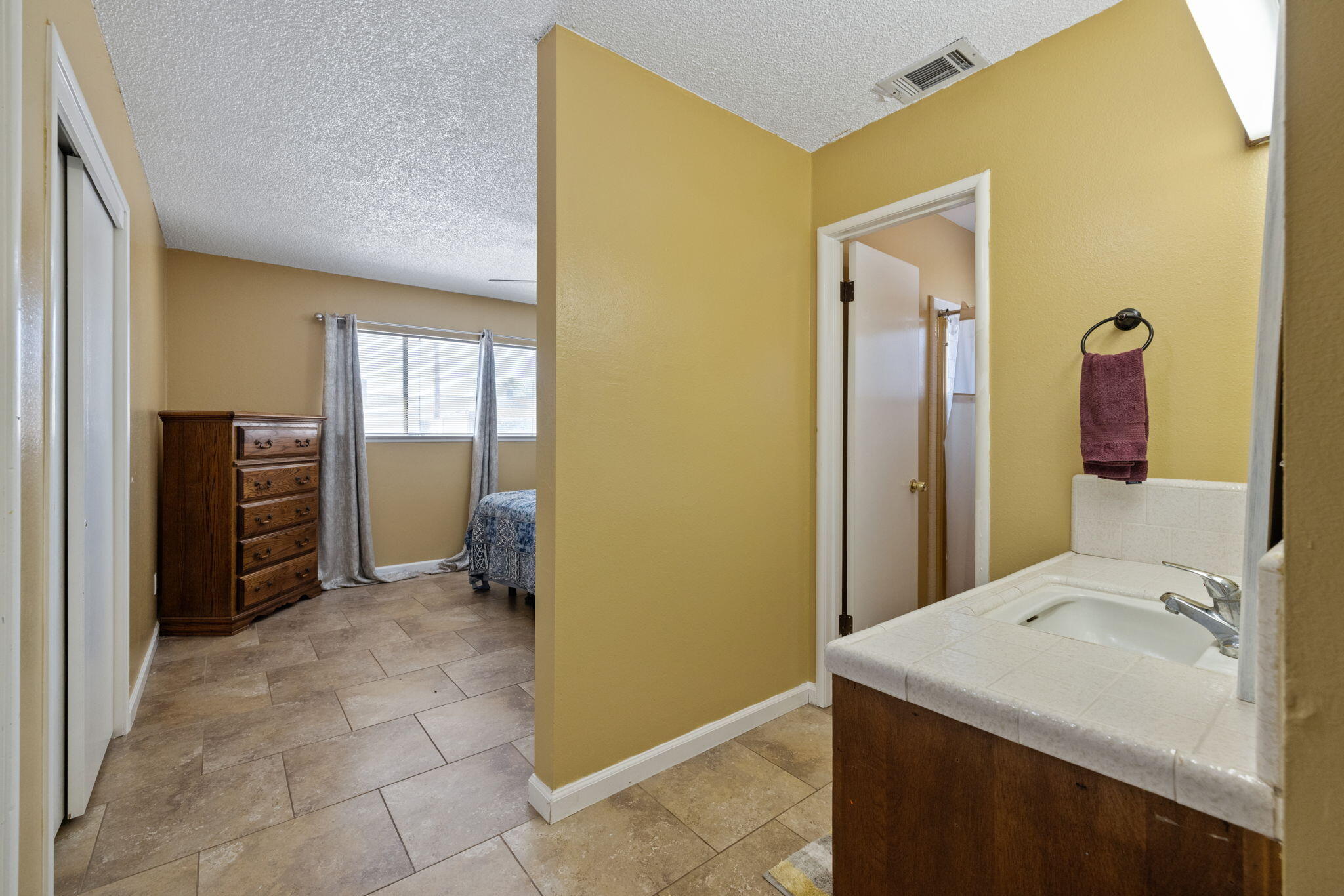 2234 Carter Way, Hanford, CA 93230