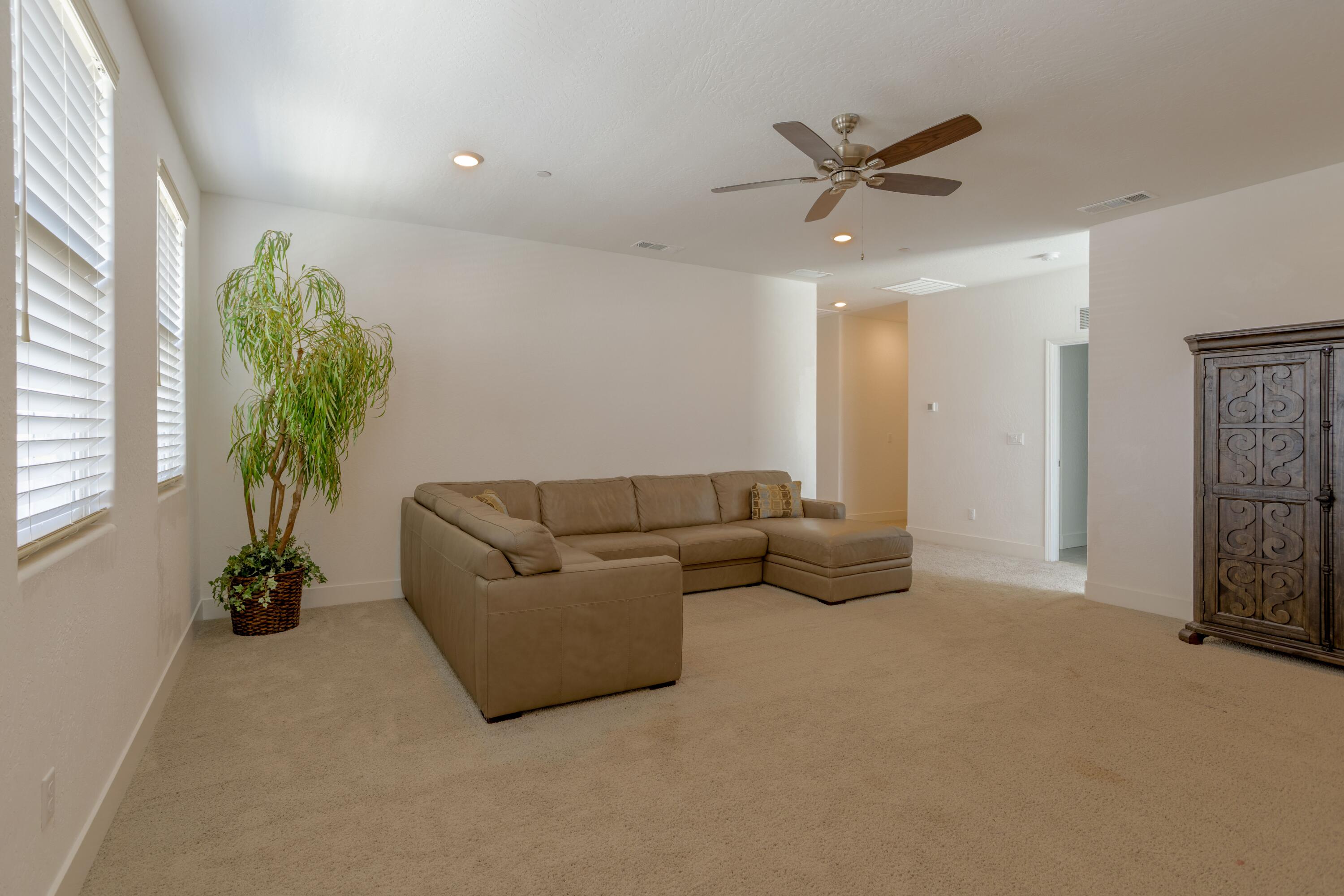 145 E Taylor Ave, Visalia, CA 93291