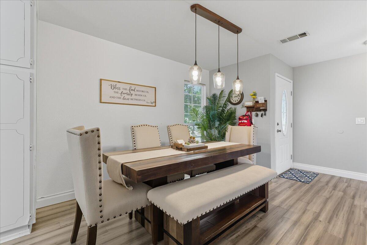 2123 Cottonwood Ct, Hanford, CA 93230