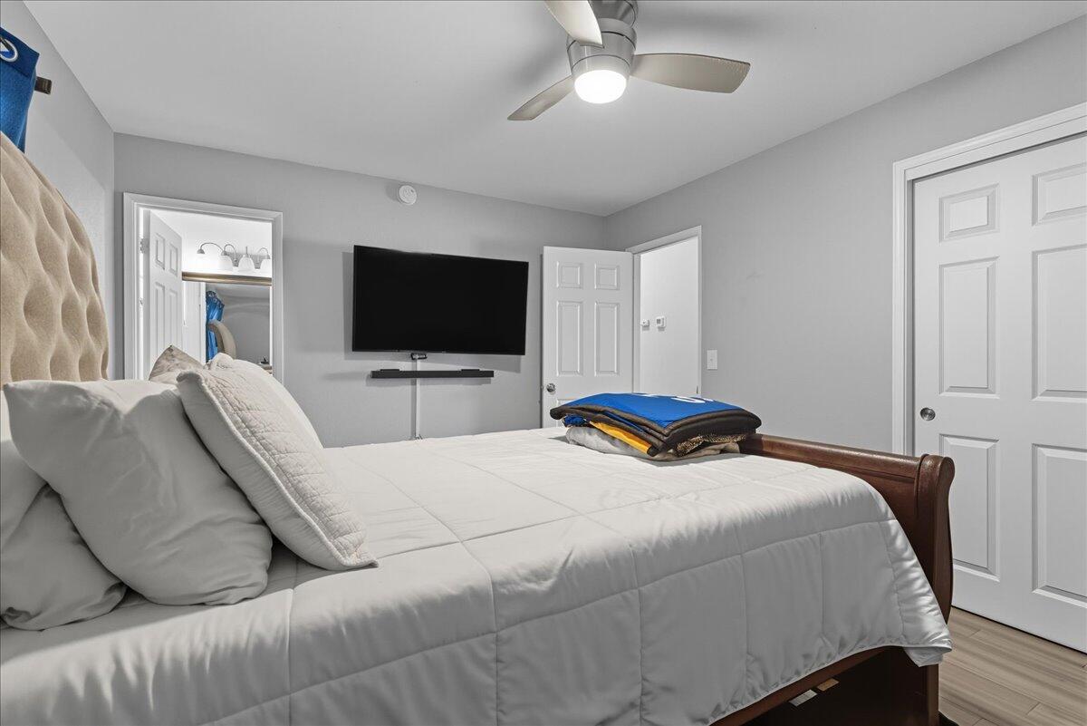 2123 Cottonwood Ct, Hanford, CA 93230