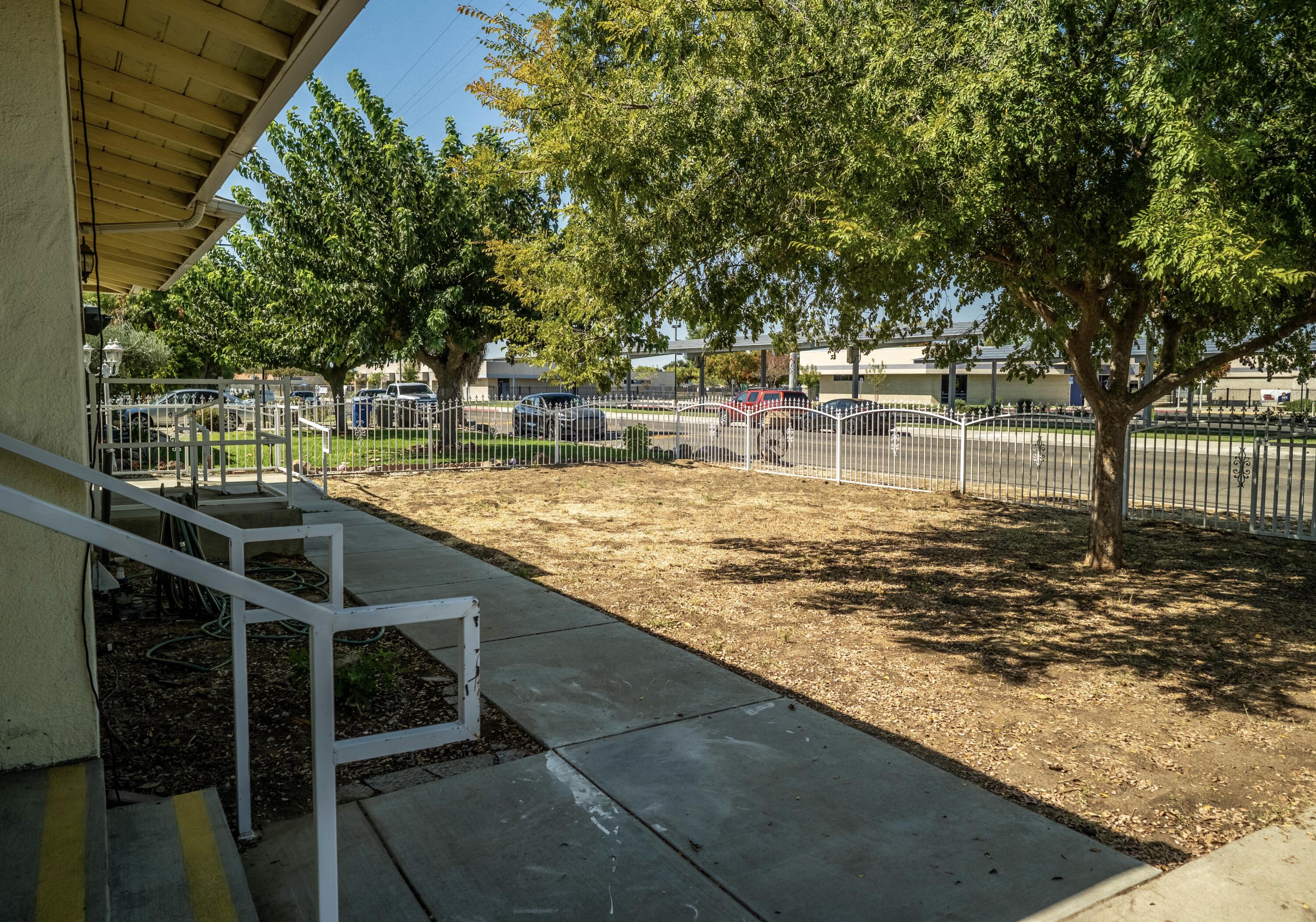 11071 Hume Ave, Hanford, CA 93230