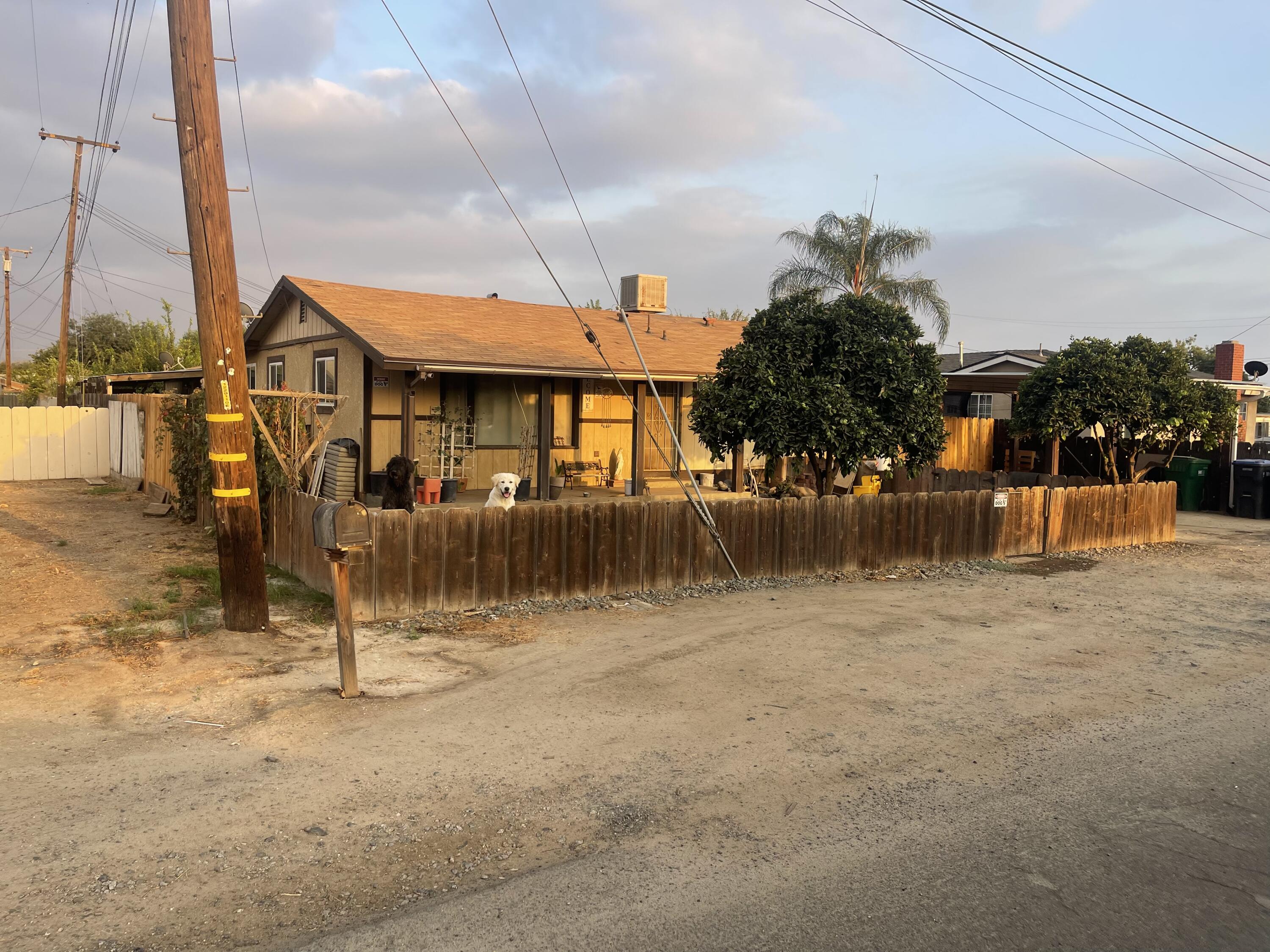 982 S Prospect St, Porterville, CA 93257