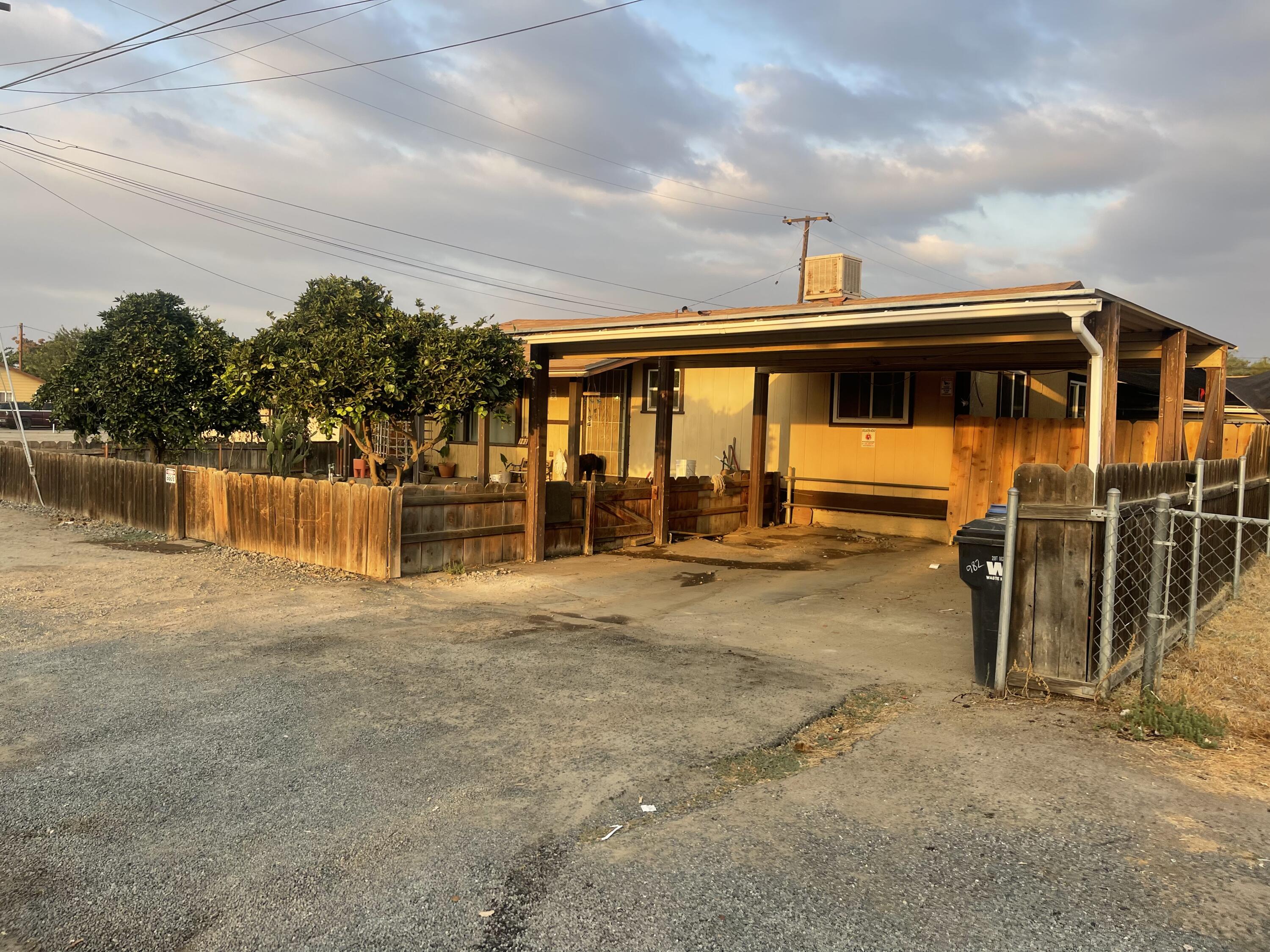 982 S Prospect St, Porterville, CA 93257