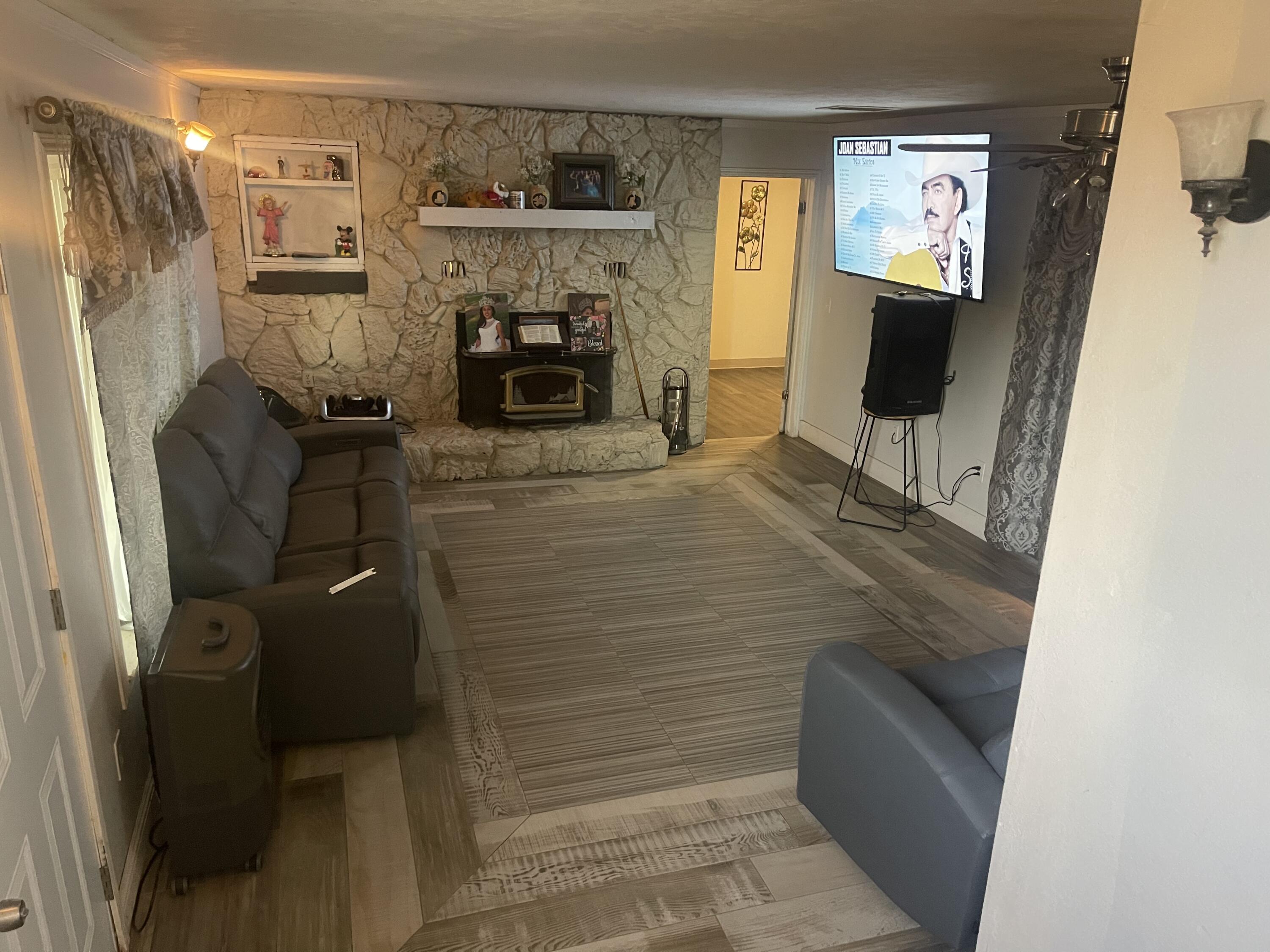 982 S Prospect St, Porterville, CA 93257