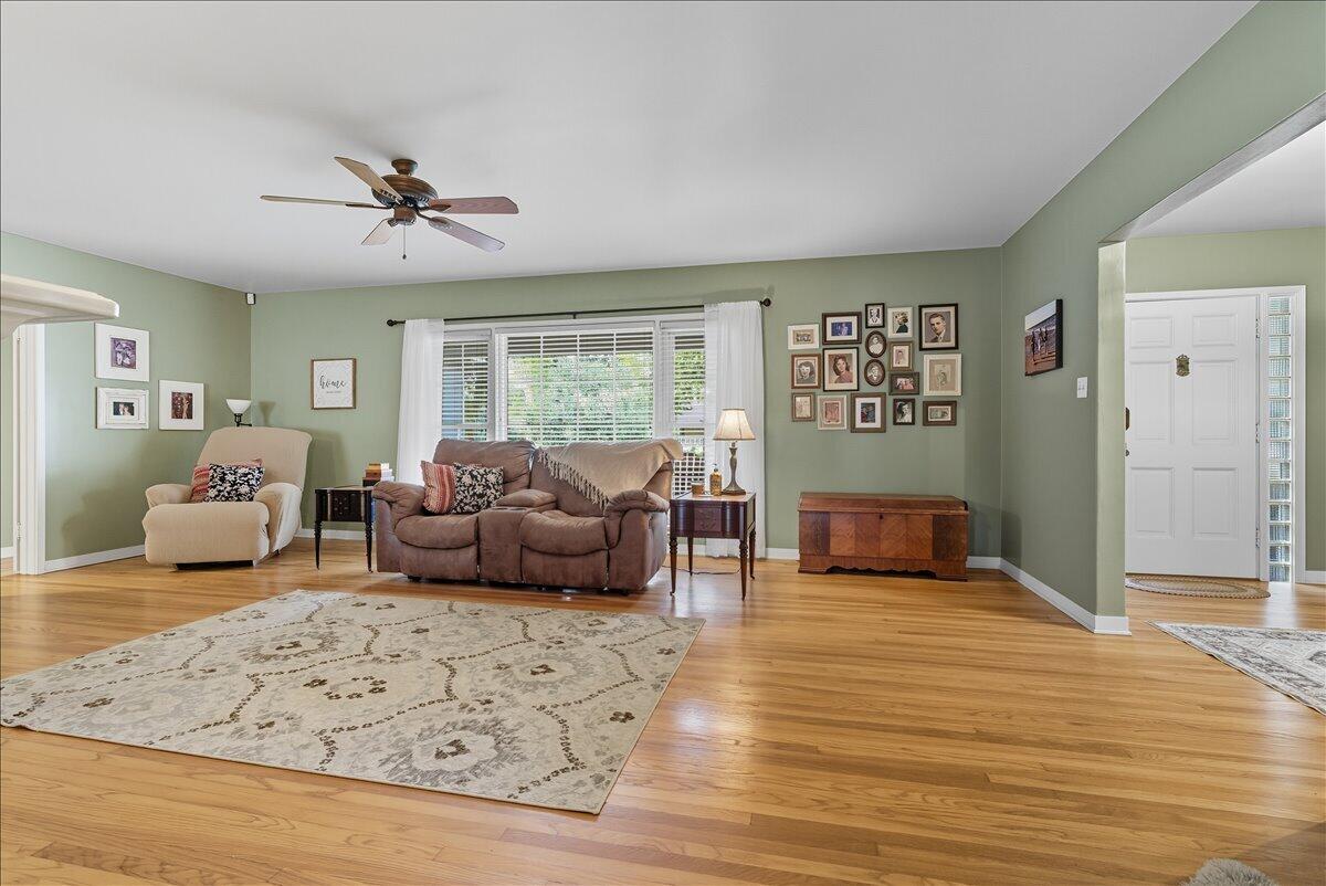 861 E Sycamore Ave, Tulare, CA 93274