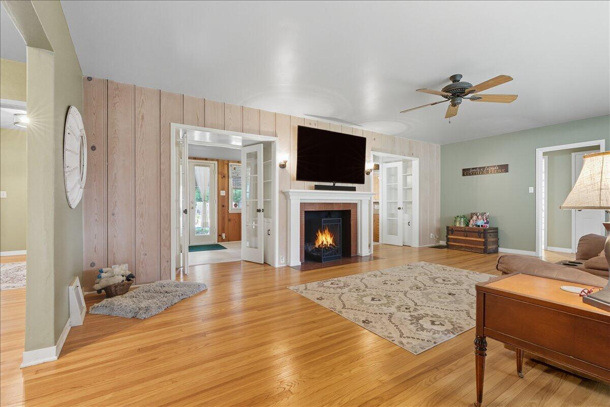 861 E Sycamore Ave, Tulare, CA 93274