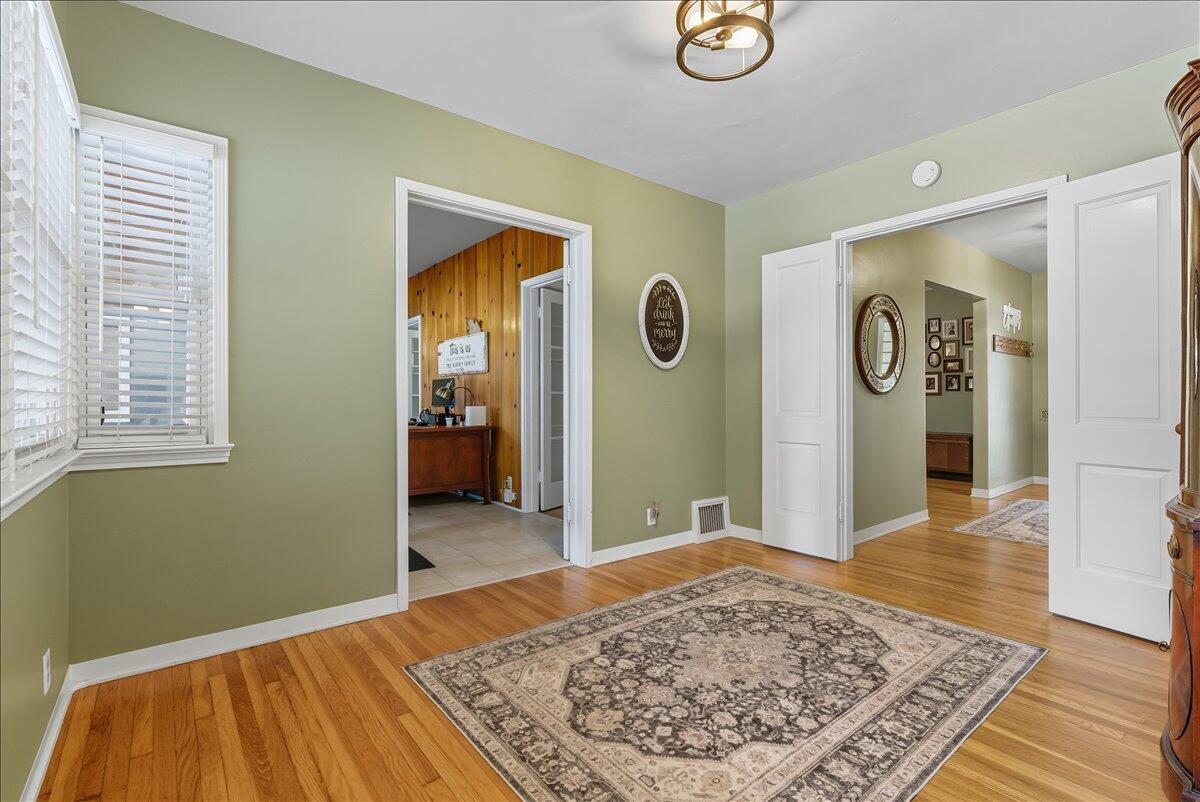 861 E Sycamore Ave, Tulare, CA 93274