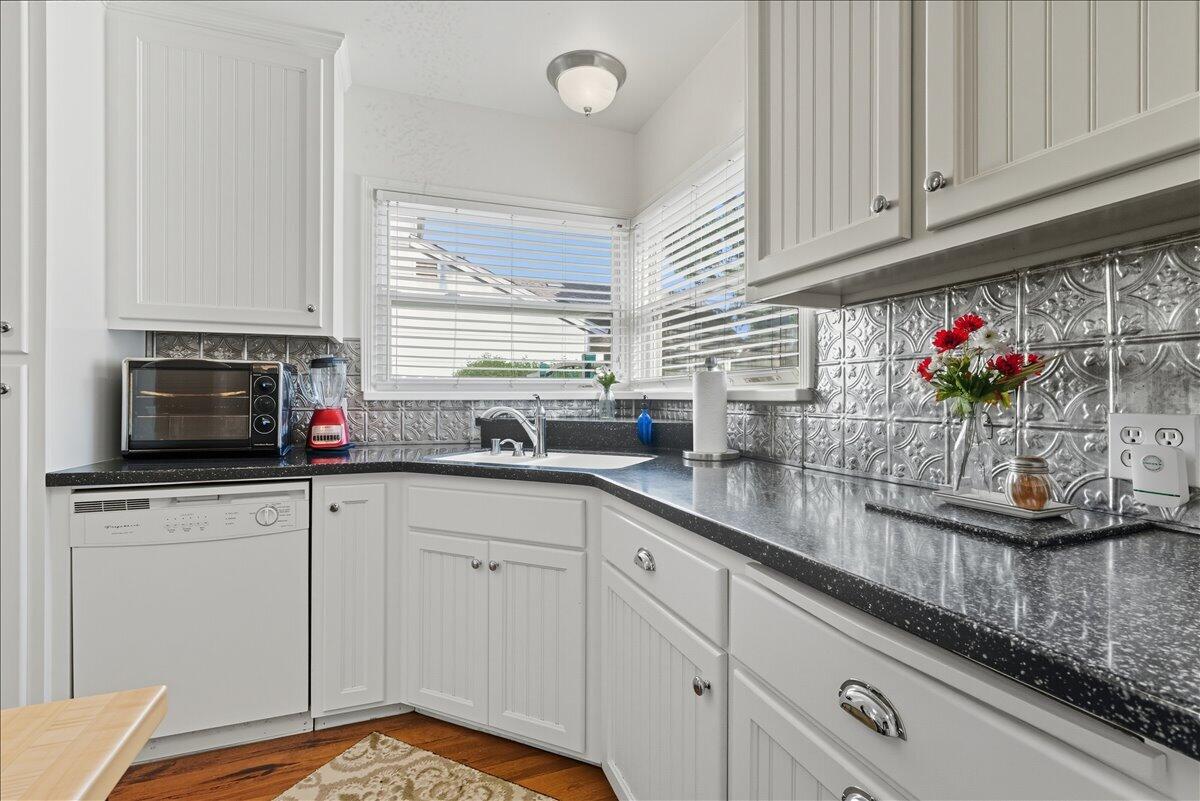 861 E Sycamore Ave, Tulare, CA 93274