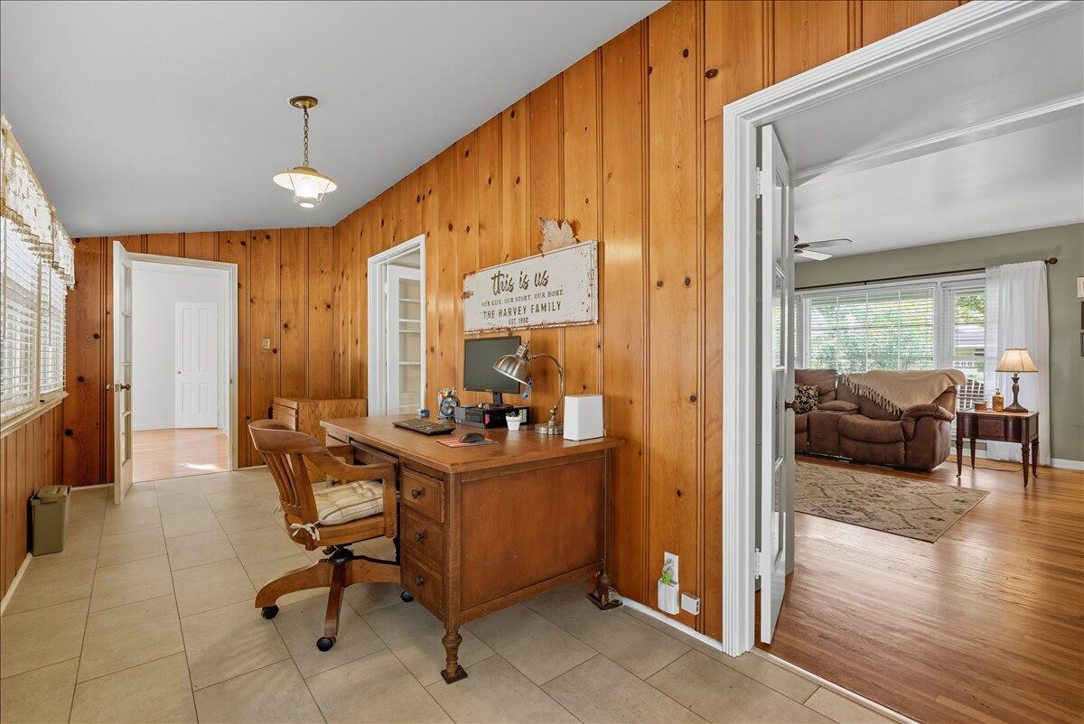 861 E Sycamore Ave, Tulare, CA 93274