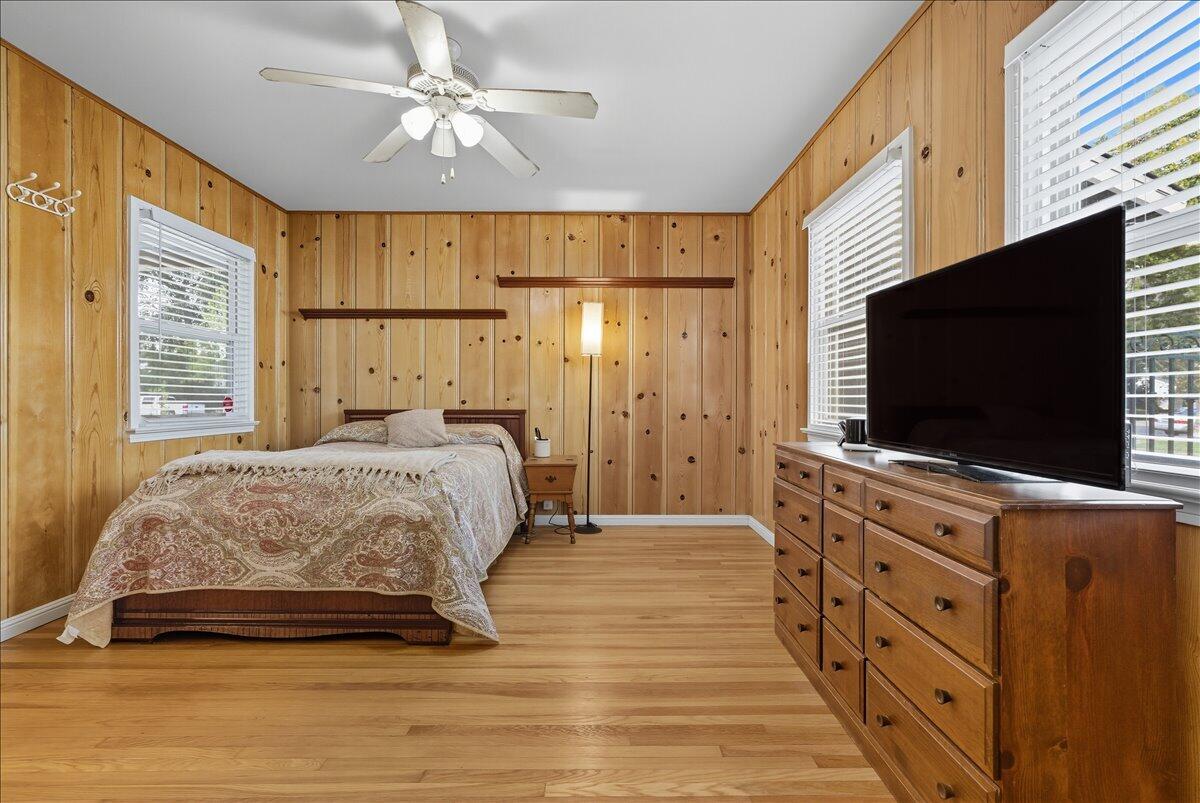 861 E Sycamore Ave, Tulare, CA 93274