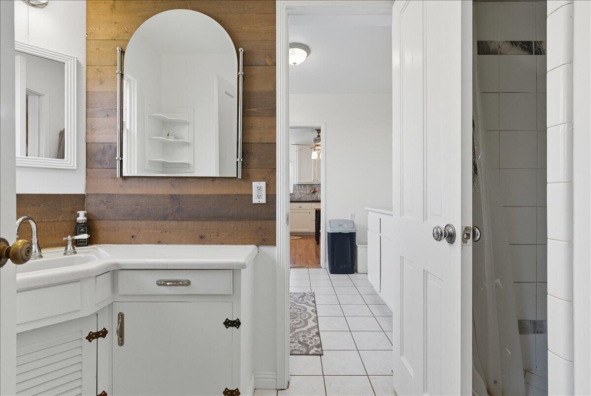 861 E Sycamore Ave, Tulare, CA 93274