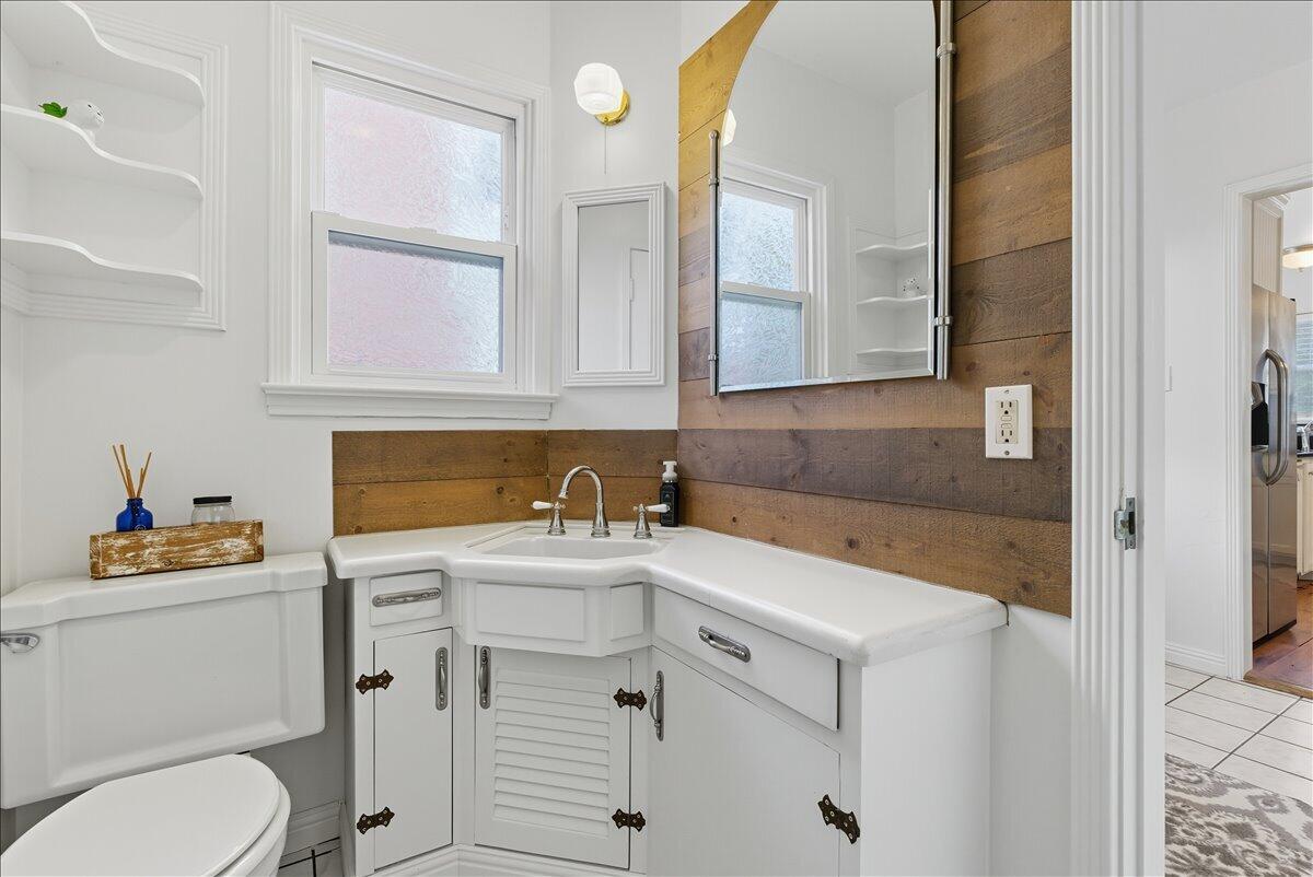 861 E Sycamore Ave, Tulare, CA 93274