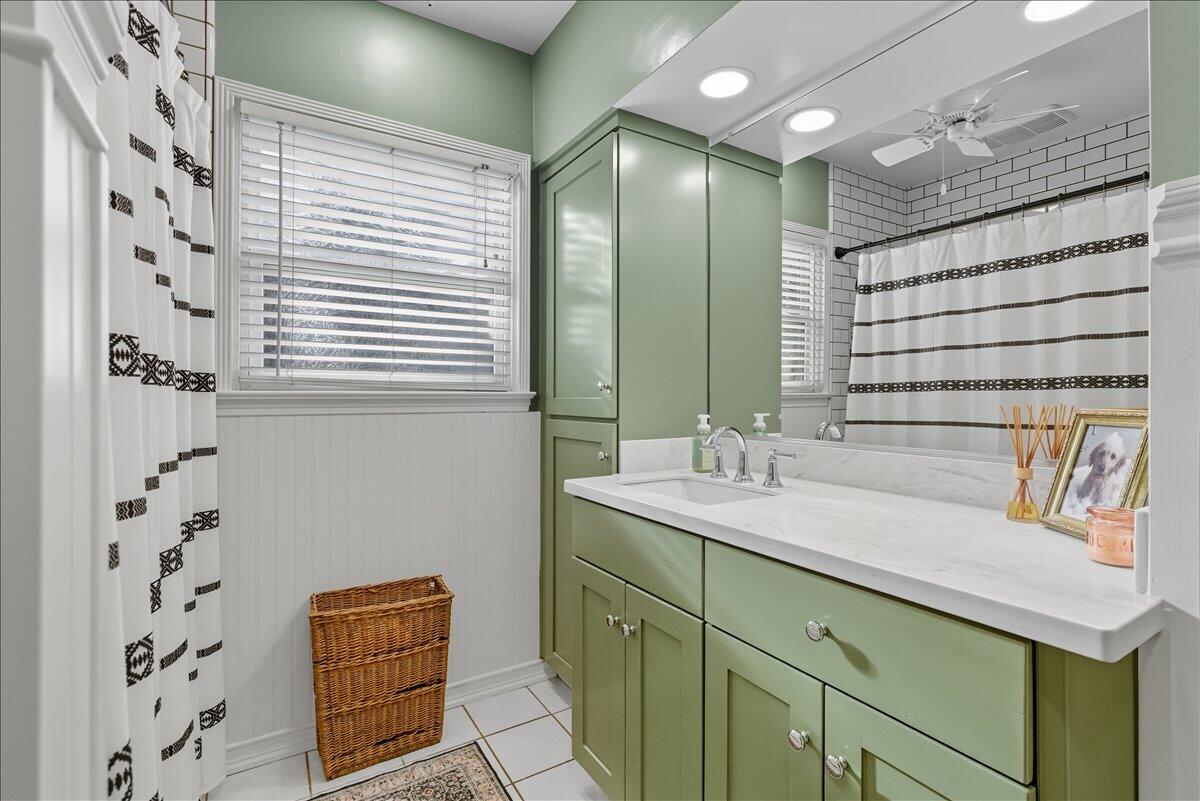 861 E Sycamore Ave, Tulare, CA 93274