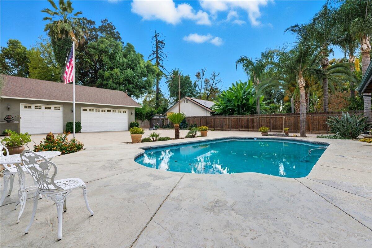 861 E Sycamore Ave, Tulare, CA 93274