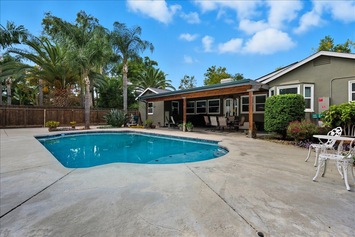 861 E Sycamore Ave, Tulare, CA 93274