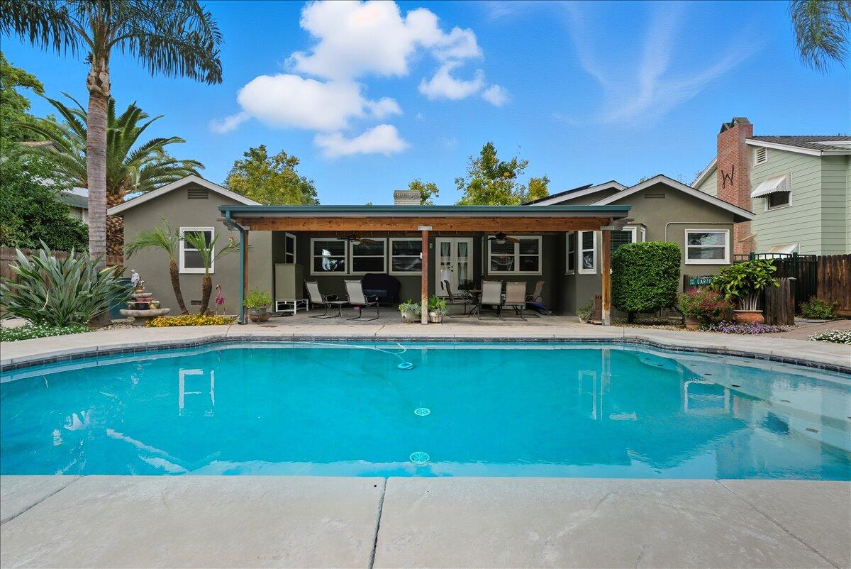 861 E Sycamore Ave, Tulare, CA 93274