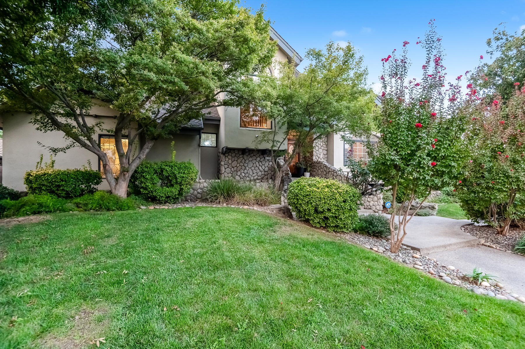 3735 W Woodside Ave, Visalia, CA 93291