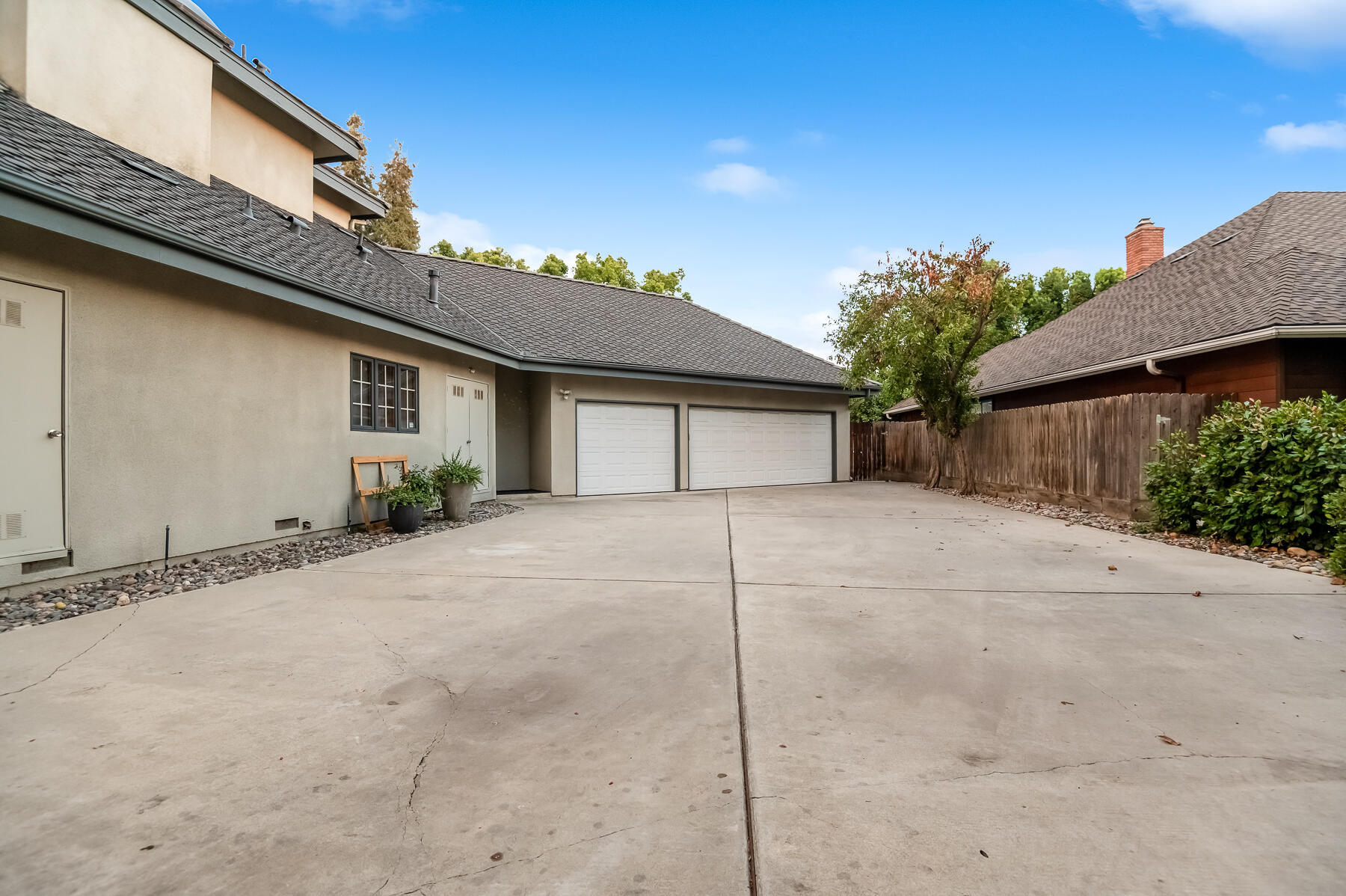 3735 W Woodside Ave, Visalia, CA 93291