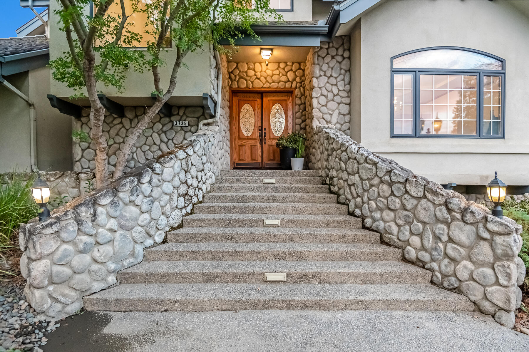 3735 W Woodside Ave, Visalia, CA 93291