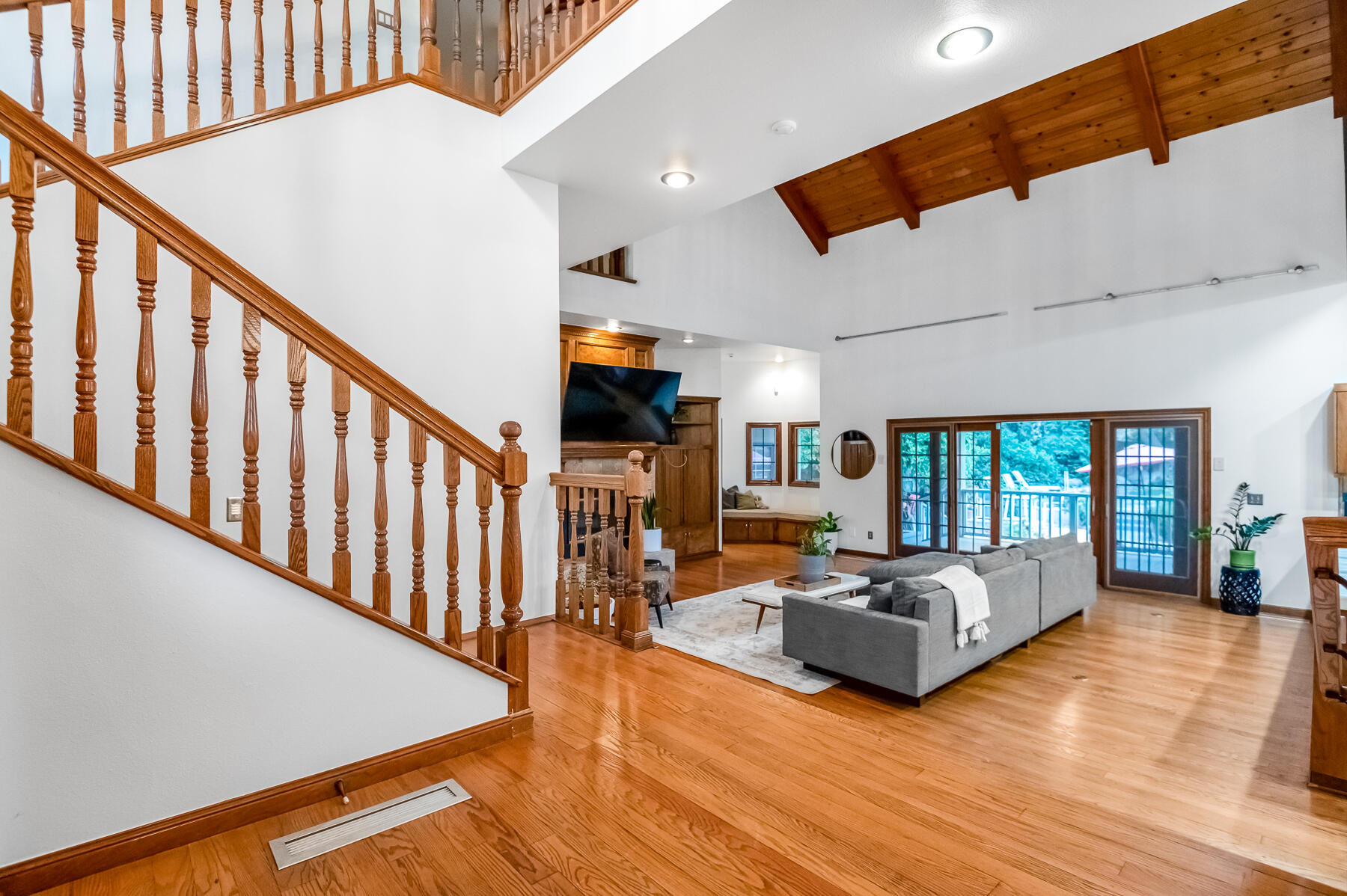 3735 W Woodside Ave, Visalia, CA 93291