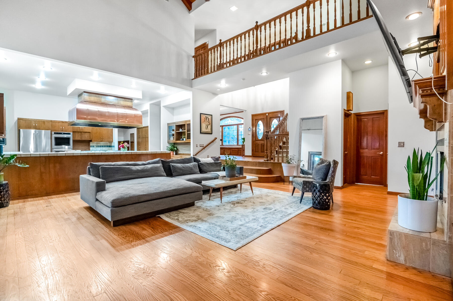 3735 W Woodside Ave, Visalia, CA 93291