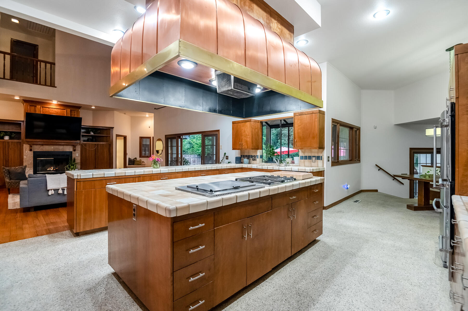 3735 W Woodside Ave, Visalia, CA 93291