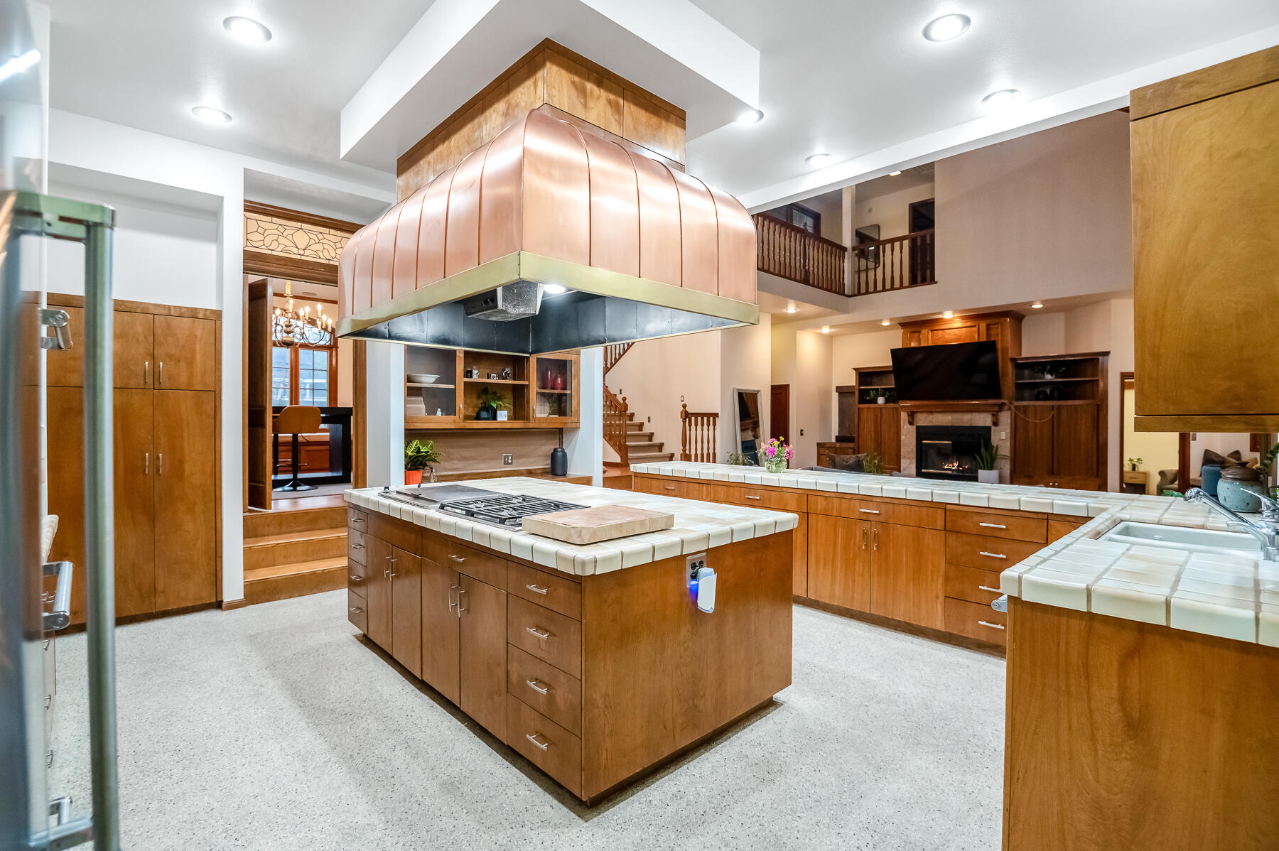 3735 W Woodside Ave, Visalia, CA 93291