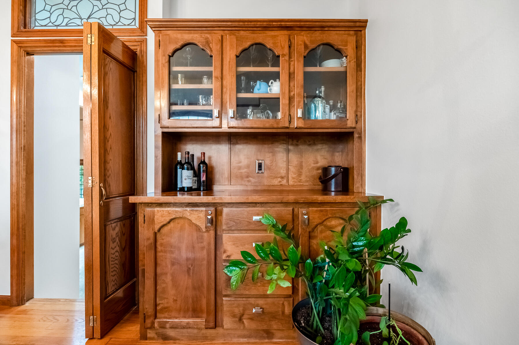 3735 W Woodside Ave, Visalia, CA 93291