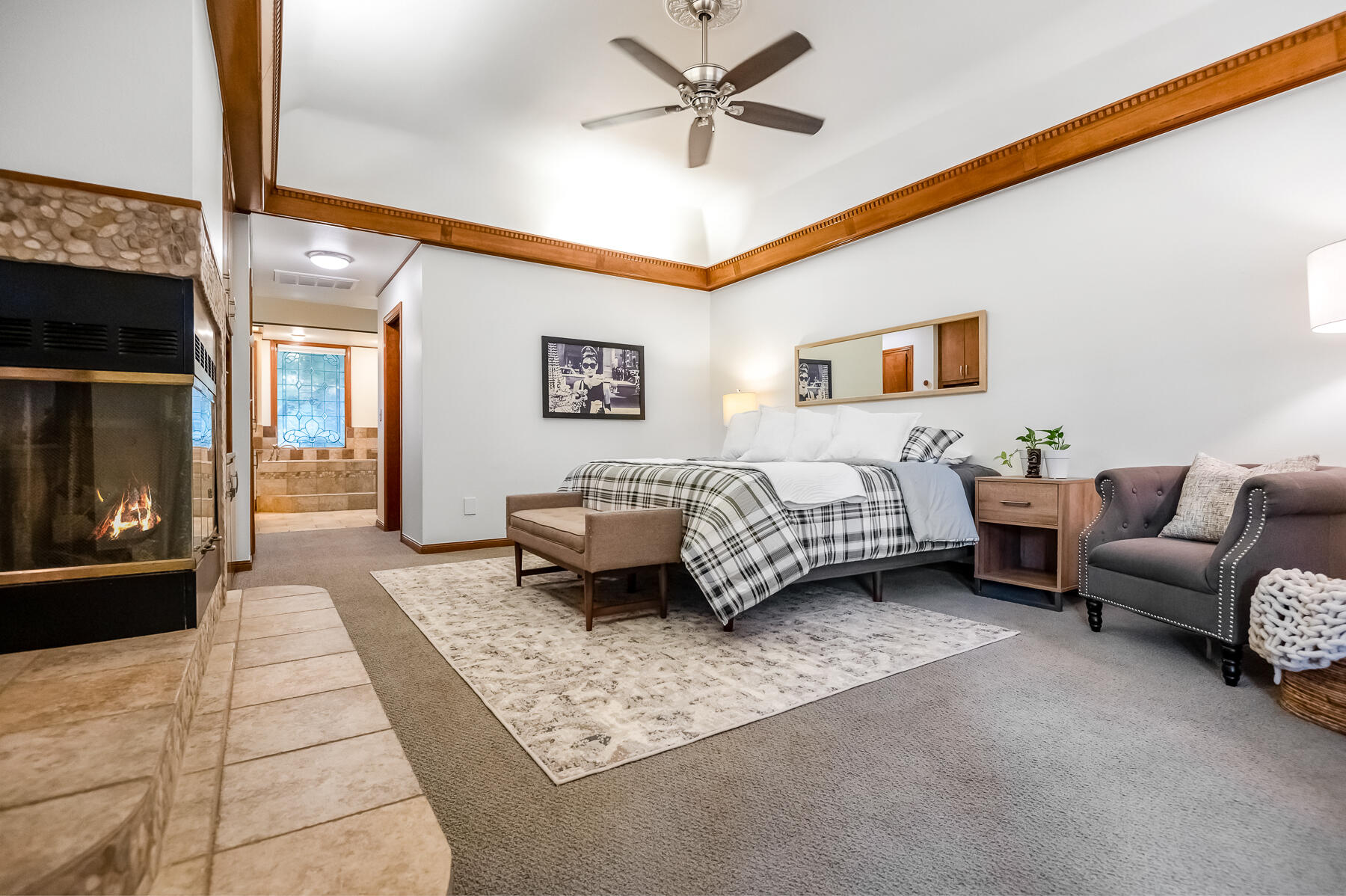 3735 W Woodside Ave, Visalia, CA 93291