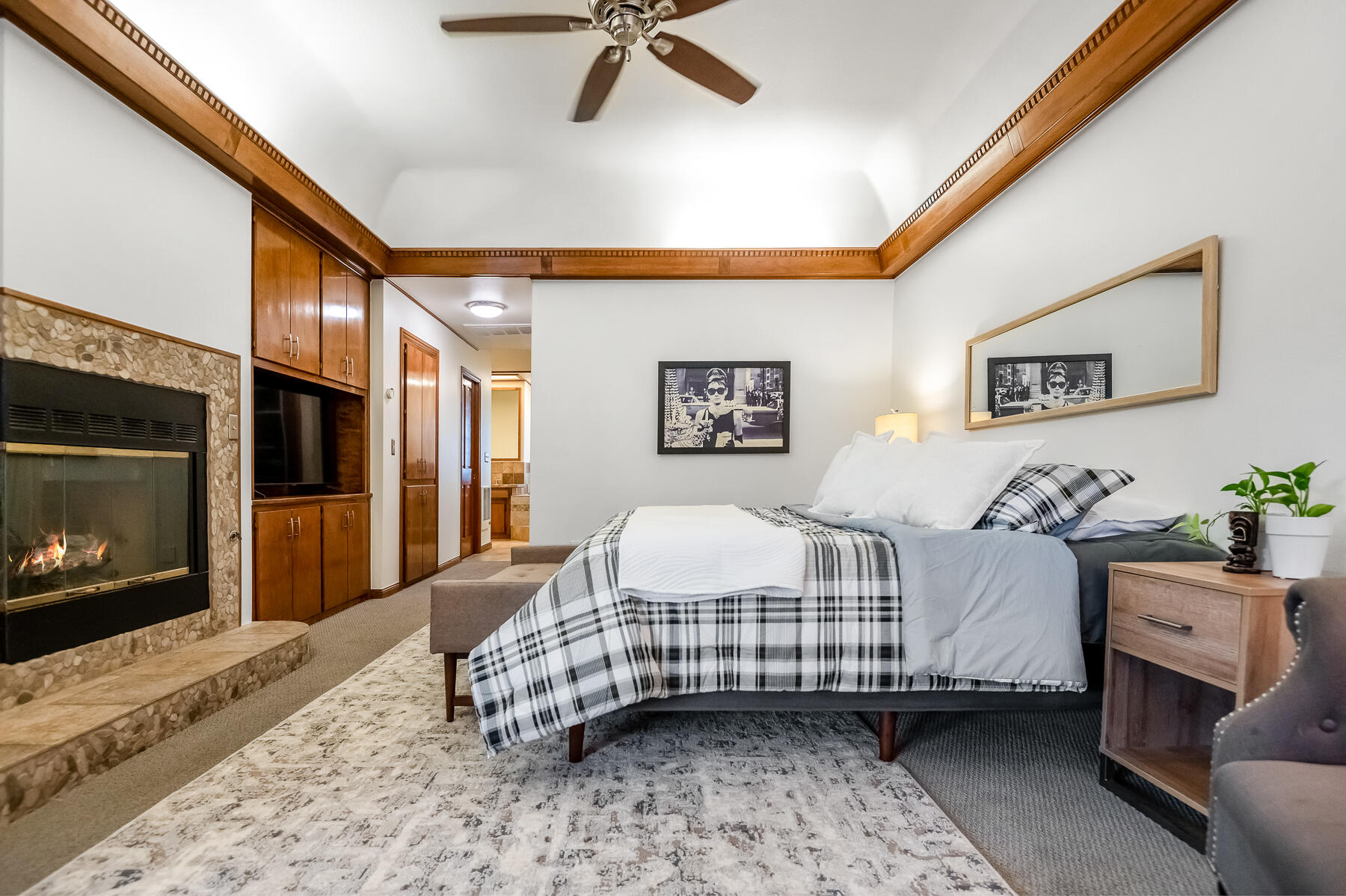 3735 W Woodside Ave, Visalia, CA 93291