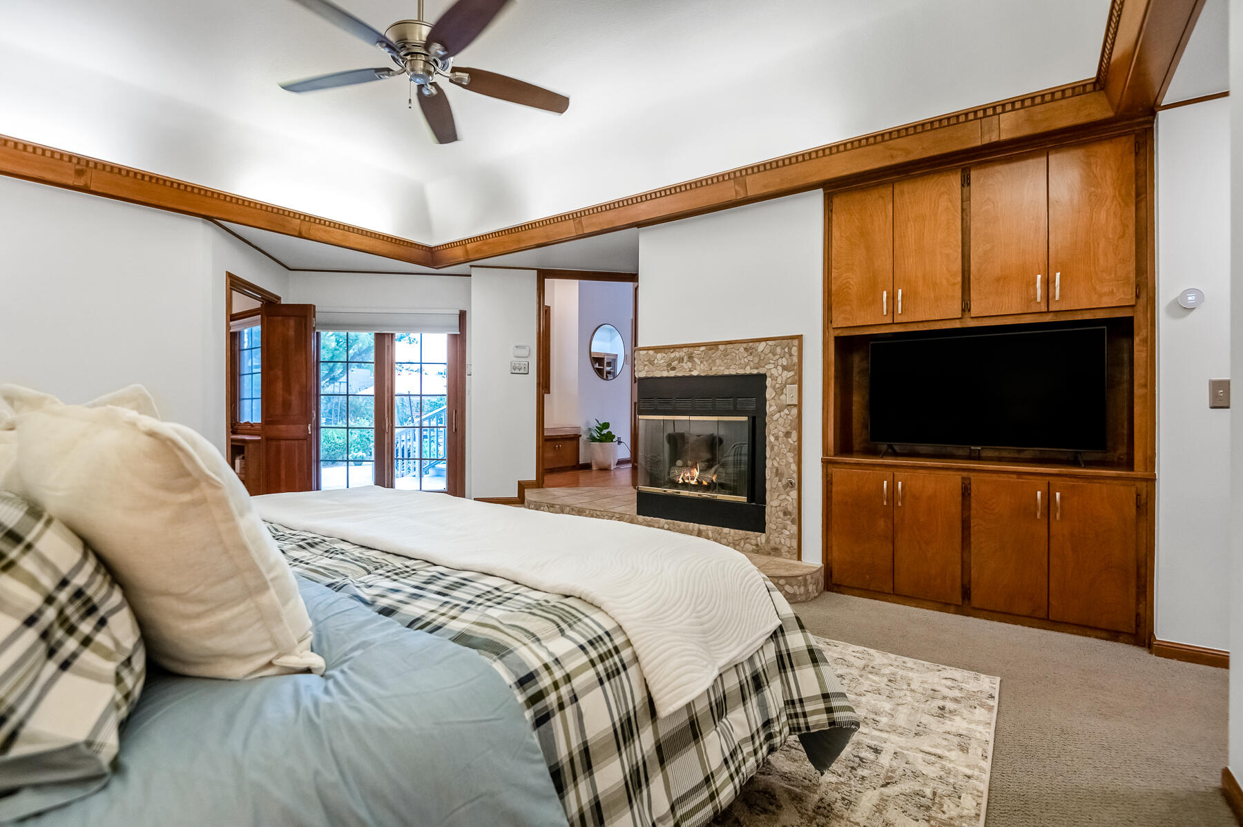 3735 W Woodside Ave, Visalia, CA 93291