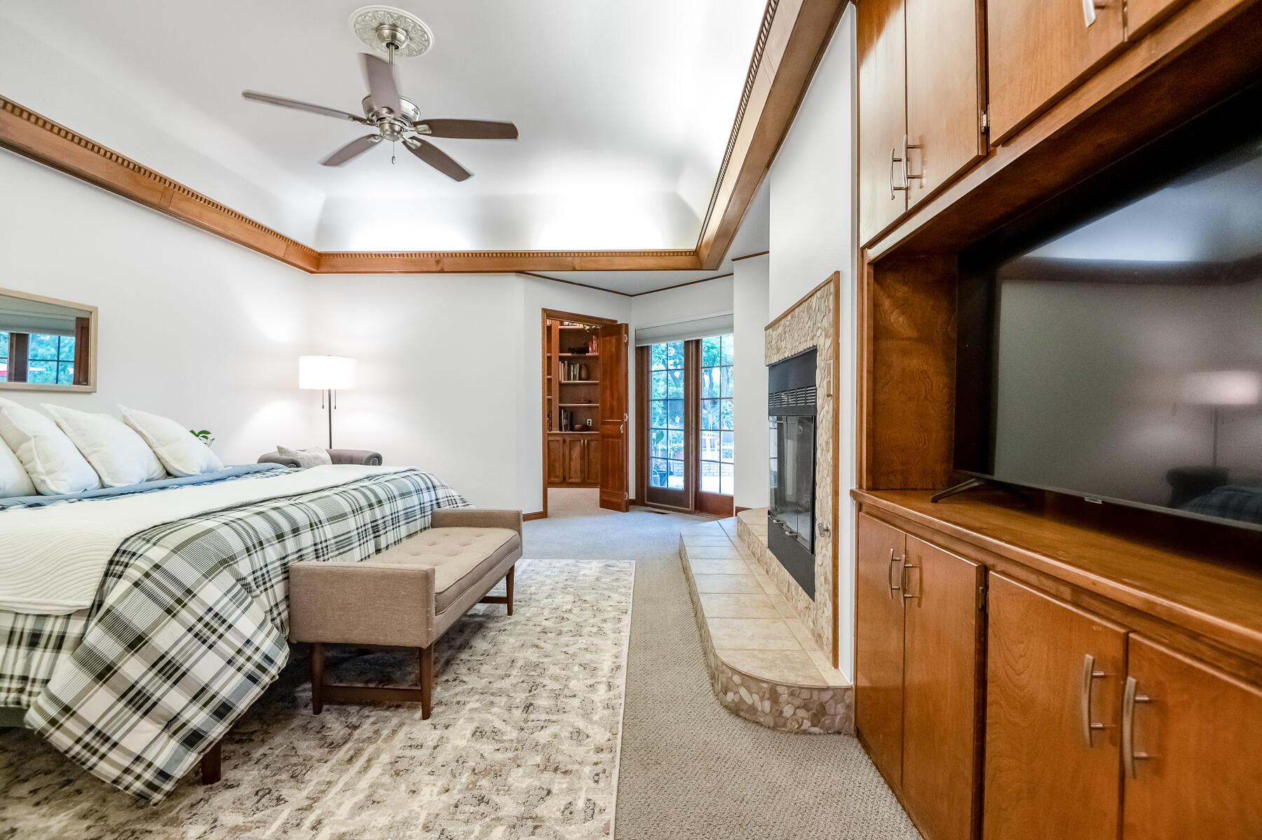 3735 W Woodside Ave, Visalia, CA 93291