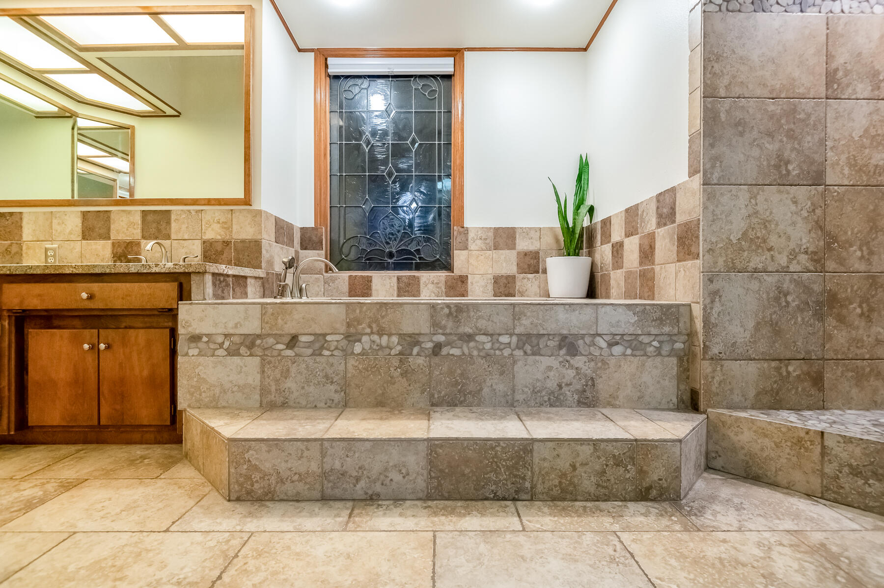 3735 W Woodside Ave, Visalia, CA 93291