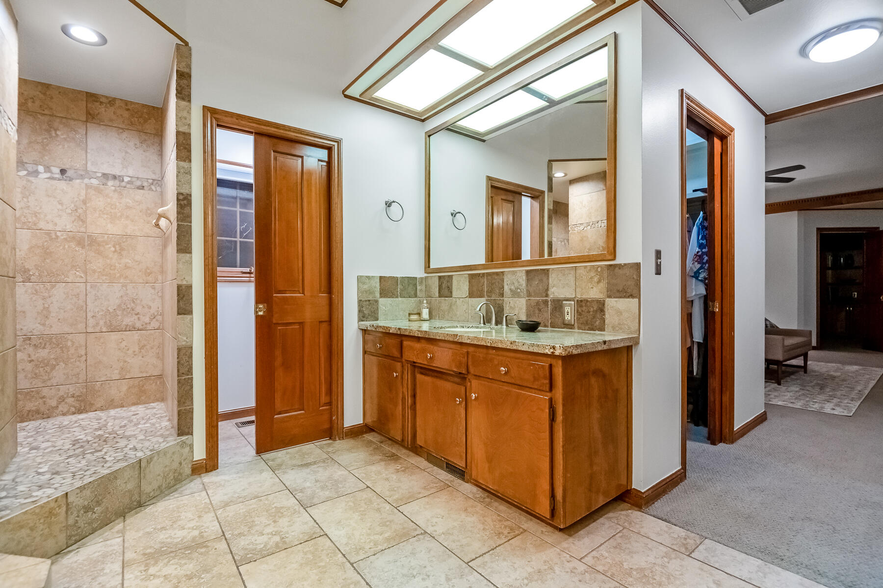 3735 W Woodside Ave, Visalia, CA 93291