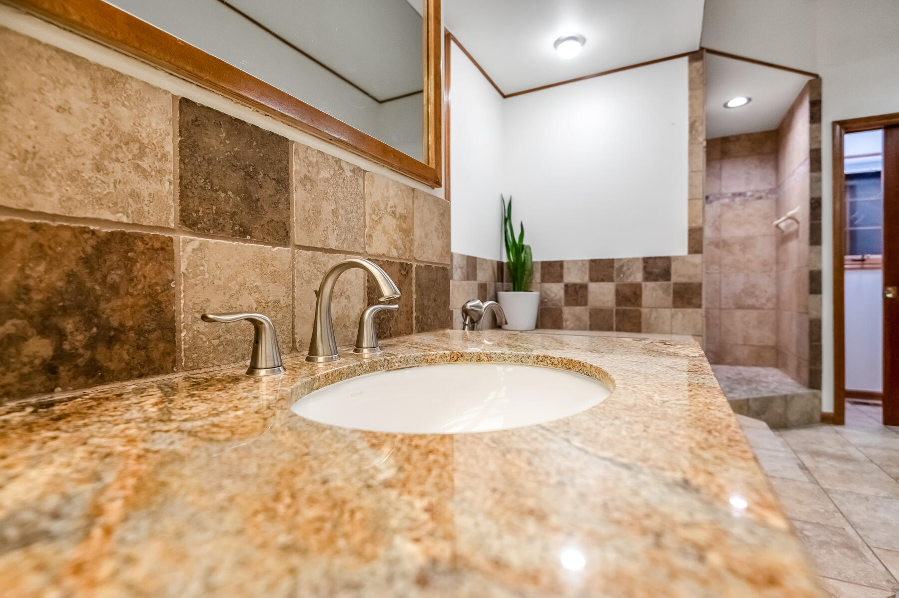 3735 W Woodside Ave, Visalia, CA 93291