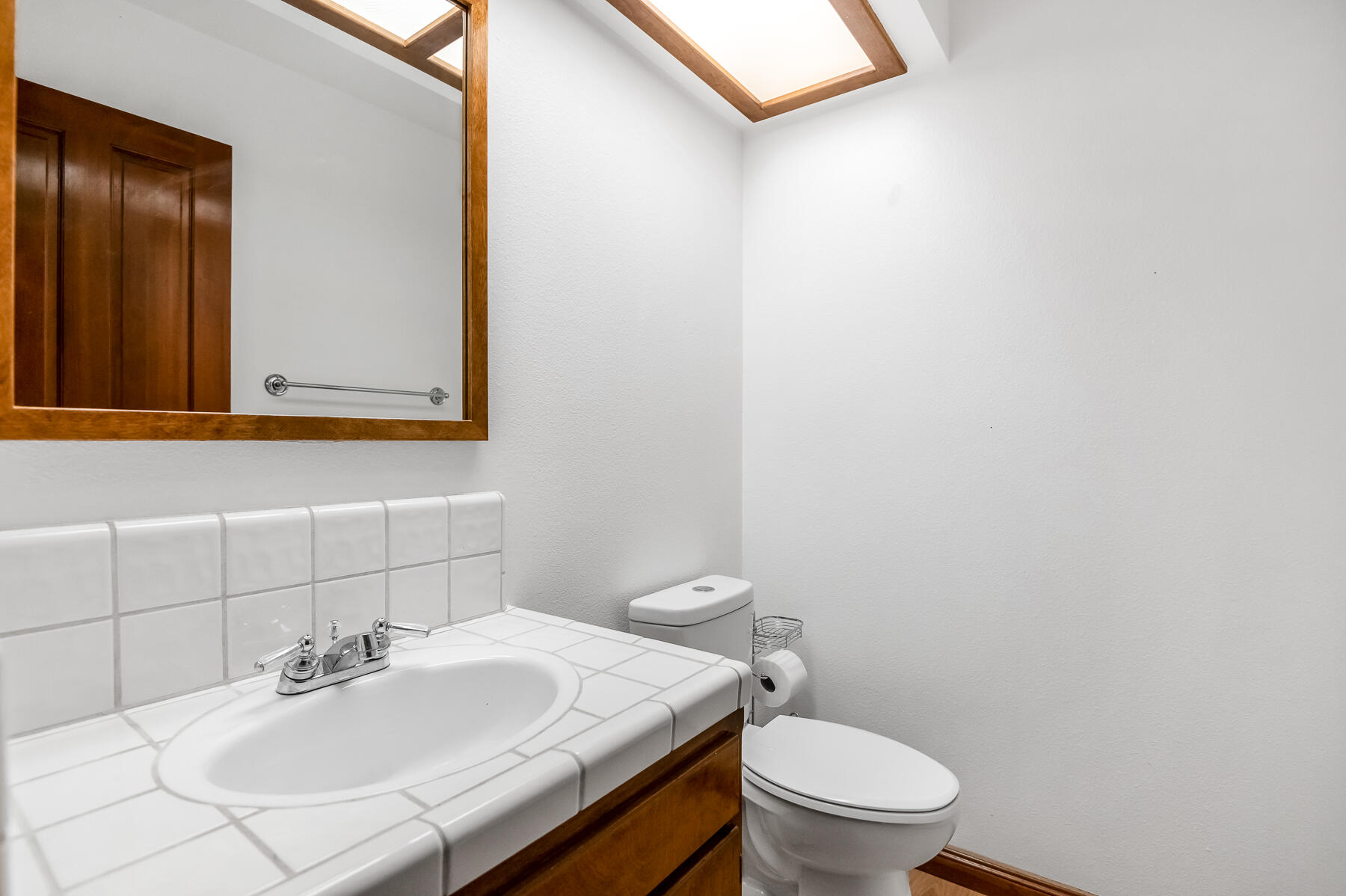 3735 W Woodside Ave, Visalia, CA 93291