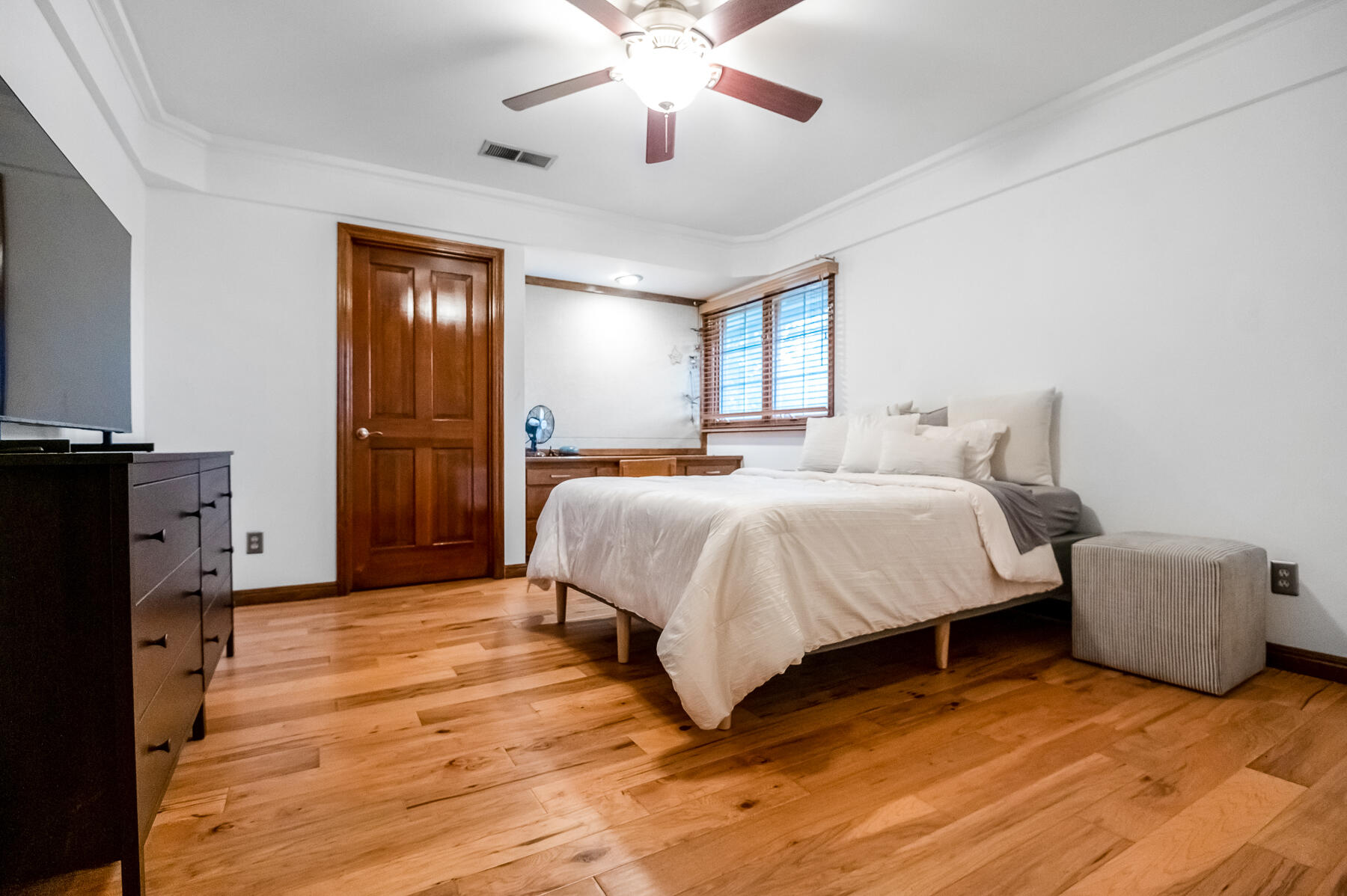 3735 W Woodside Ave, Visalia, CA 93291