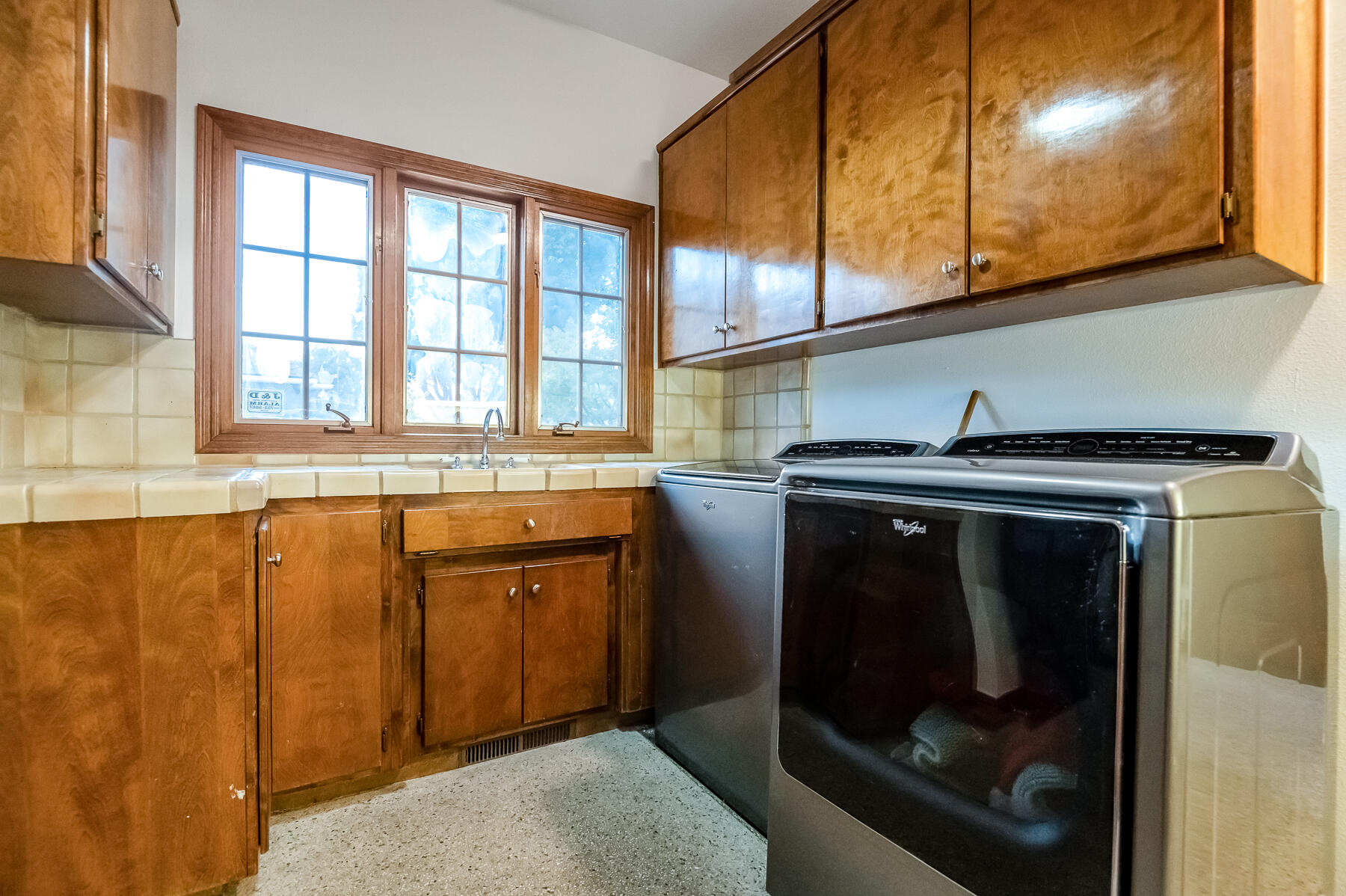 3735 W Woodside Ave, Visalia, CA 93291