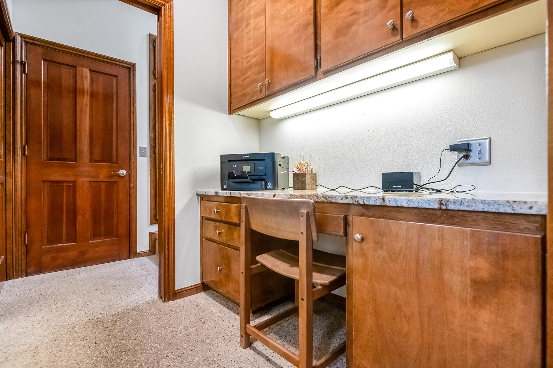 3735 W Woodside Ave, Visalia, CA 93291