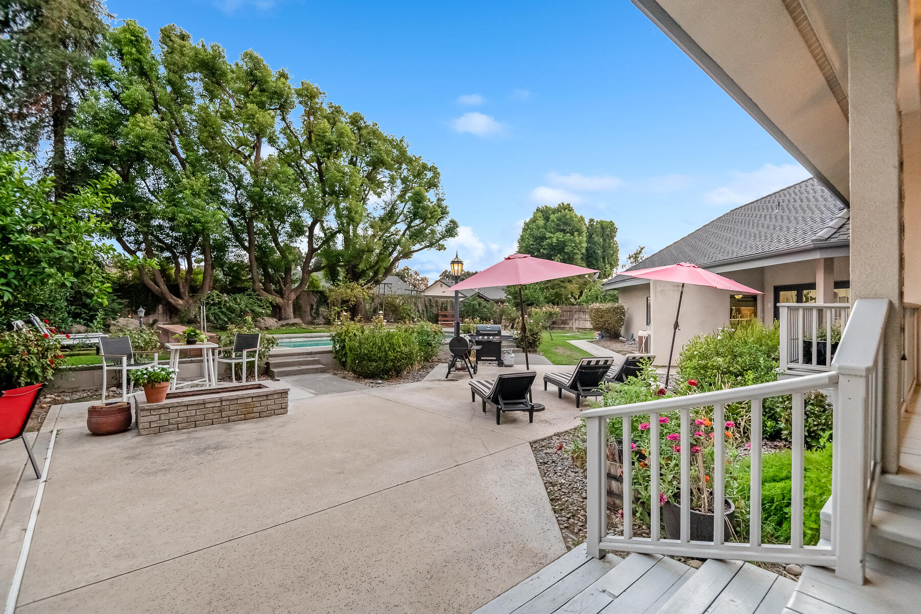 3735 W Woodside Ave, Visalia, CA 93291