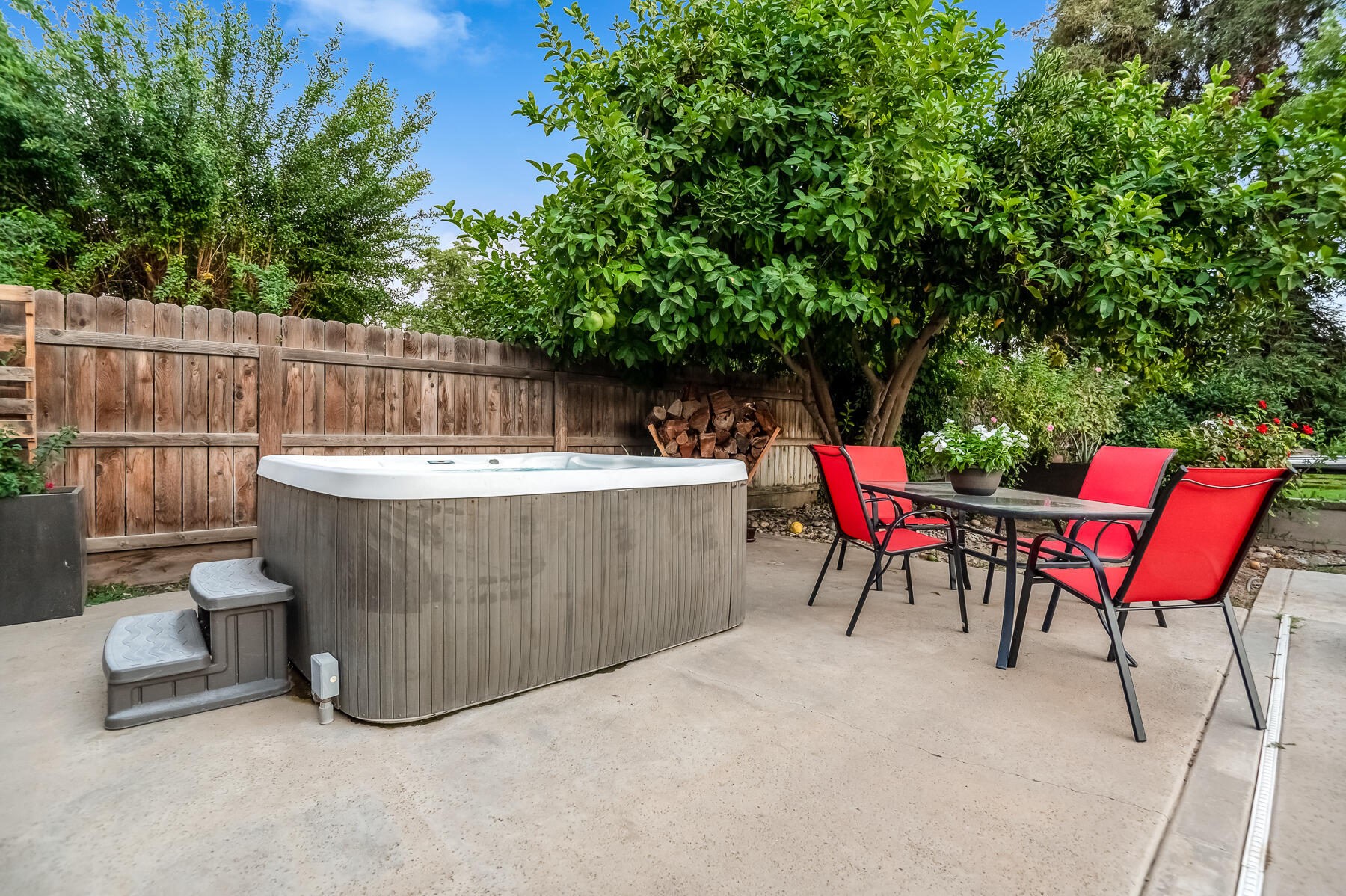 3735 W Woodside Ave, Visalia, CA 93291