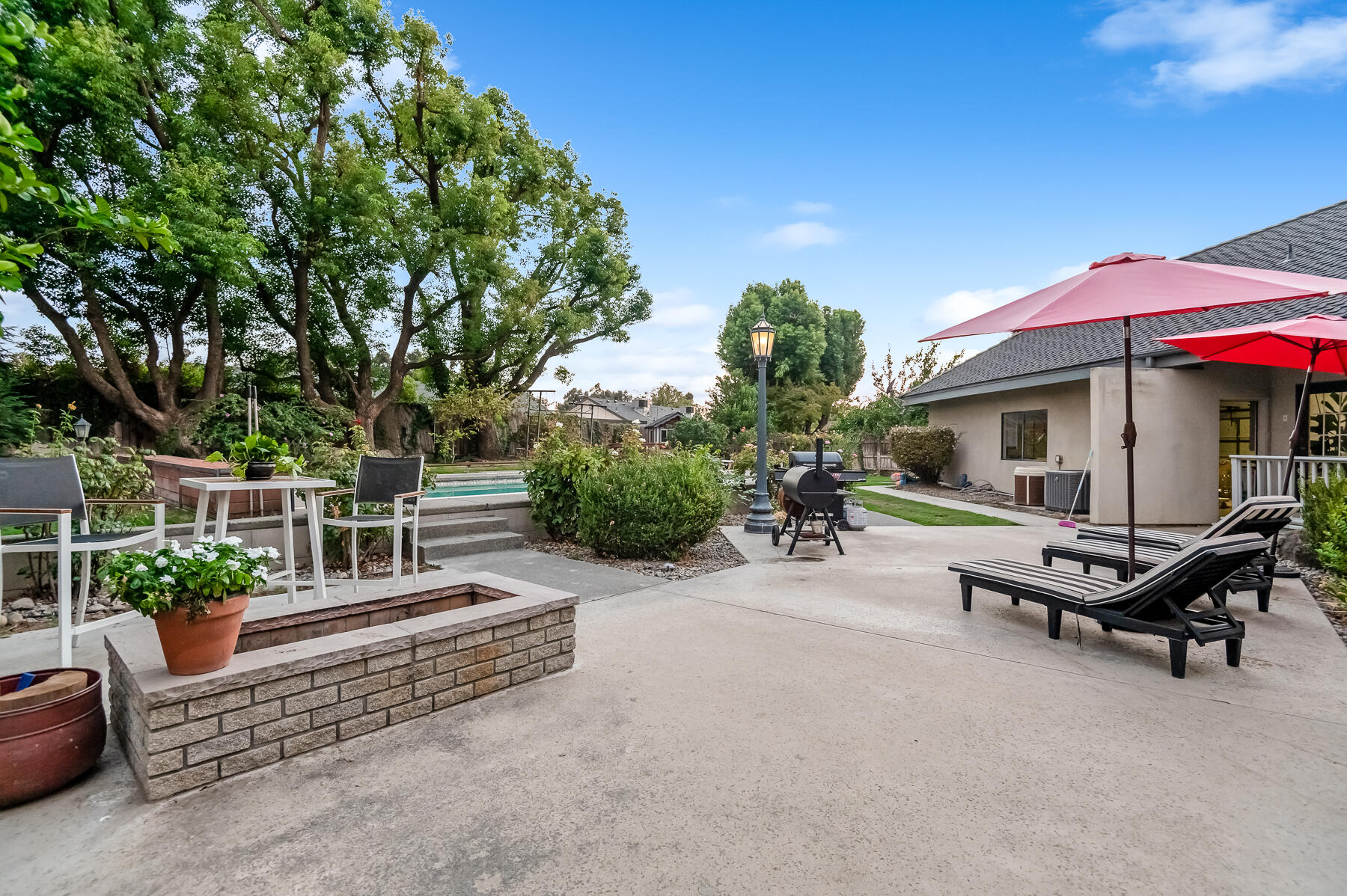 3735 W Woodside Ave, Visalia, CA 93291