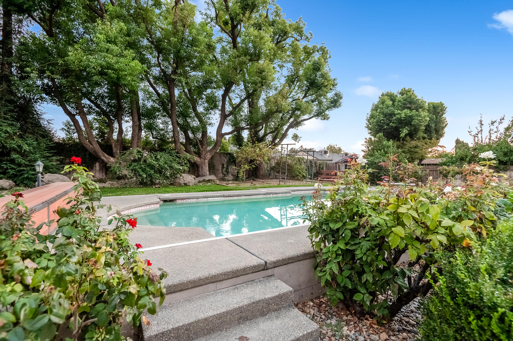 3735 W Woodside Ave, Visalia, CA 93291