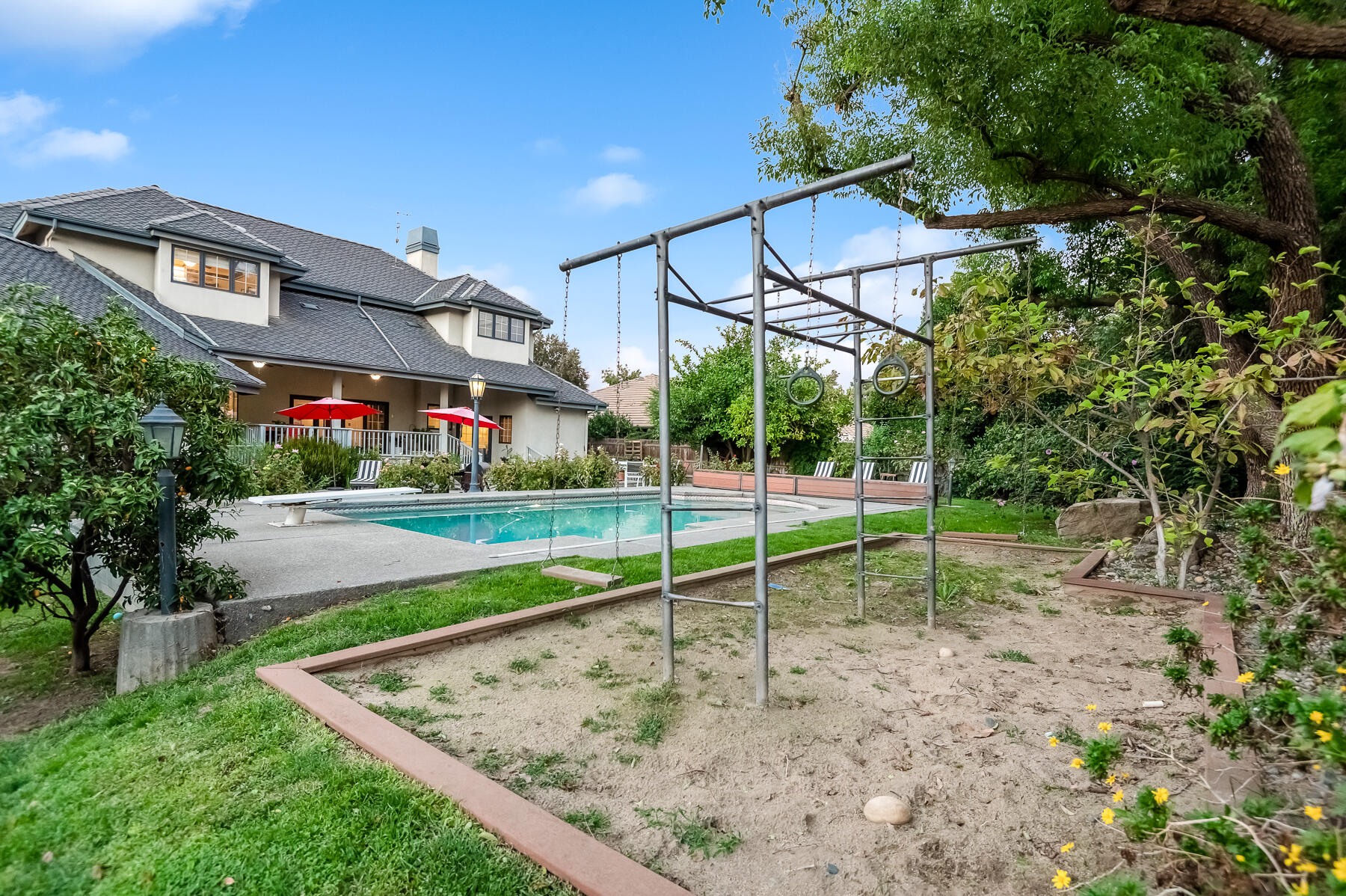 3735 W Woodside Ave, Visalia, CA 93291